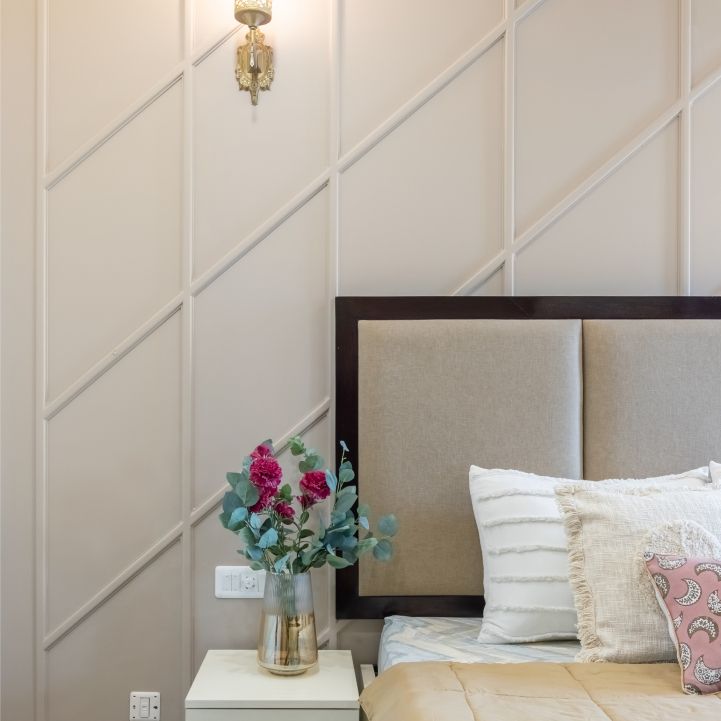 Low-Maintenance Modern Beige Bedroom Wall Paint Design