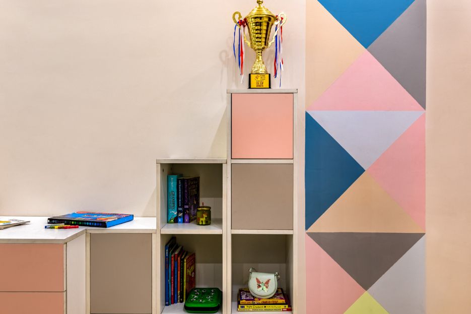 Modern Patterned Wall Paint Design With Pastel Colours