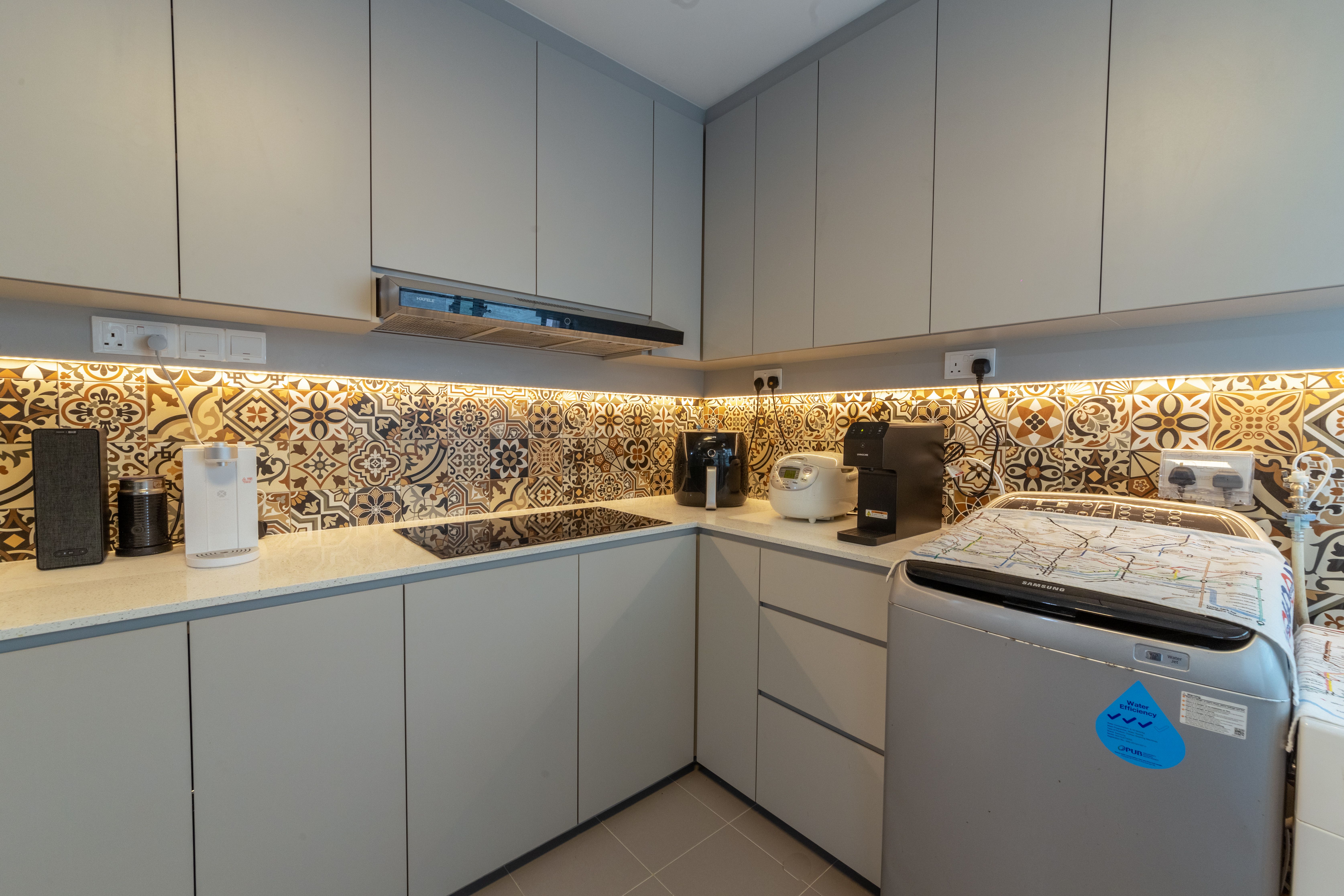 Minimalist Interior Design For L-Shaped Kitchen With Grey Storage Cabinets