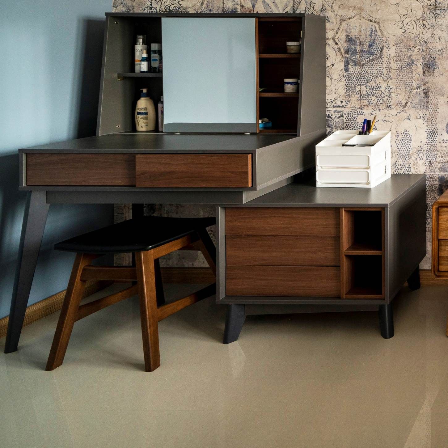 Glossy Brown Flooring For Compact Rooms | Livspace