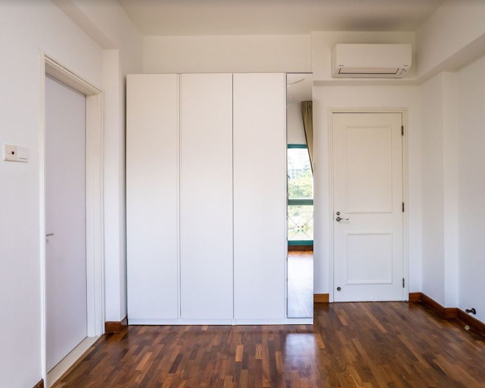 White Minimalistic Wardrobe With Mirrors