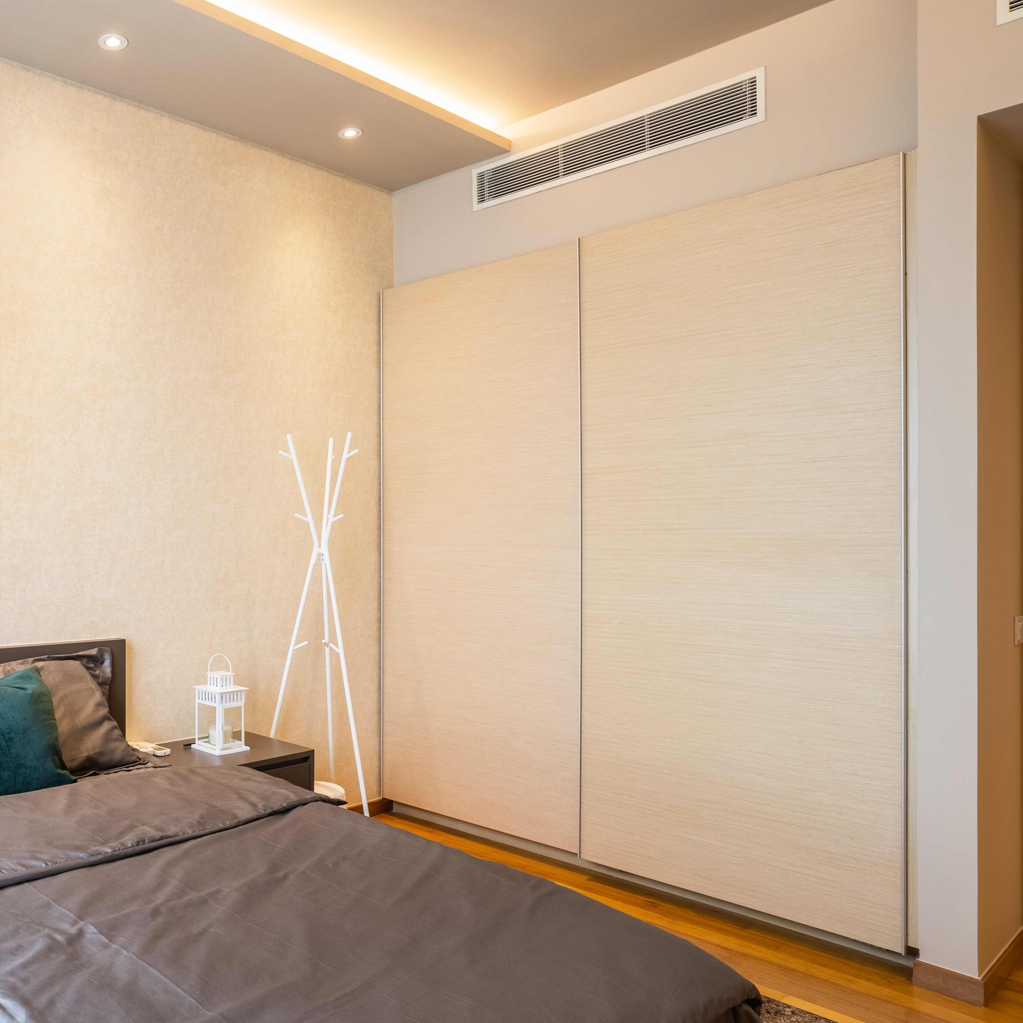 Spacious Bedroom Wardrobe Design With Modern Sliding Shutters