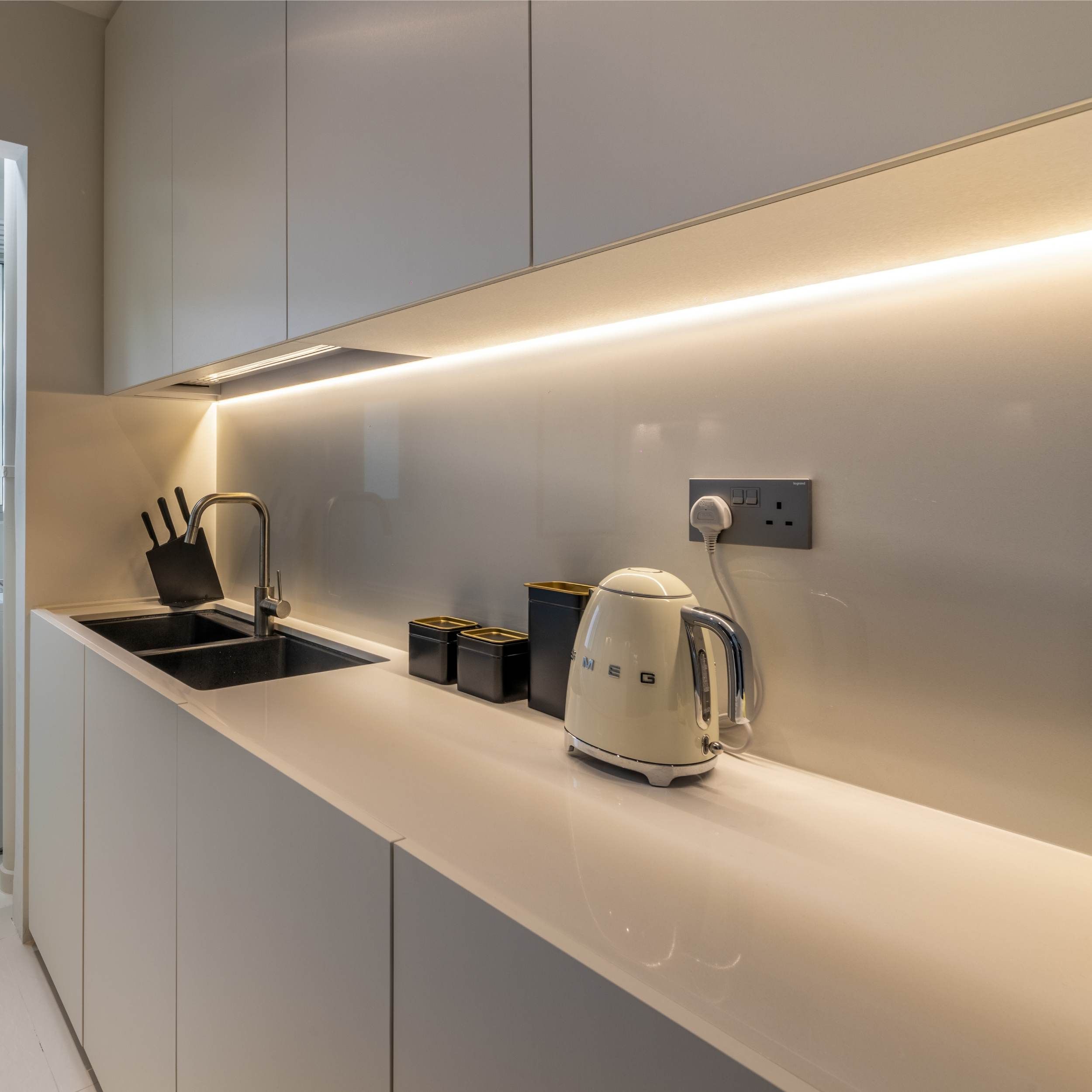 Modern White Laminate Design For Kitchen Cabinets