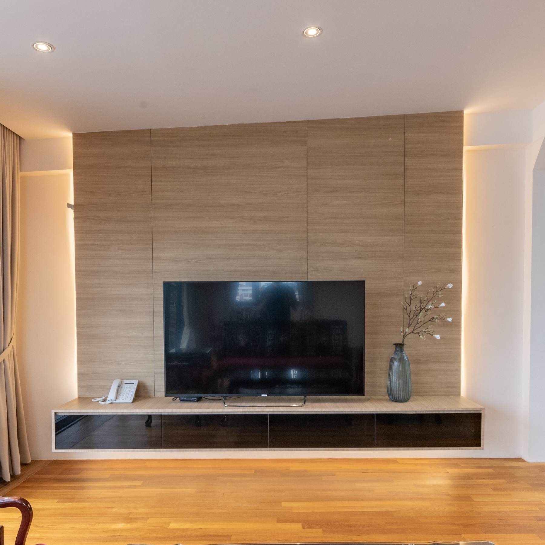 Brown Laminate Design For A TV Wall Backdrop | Livspace