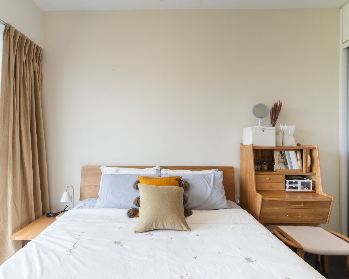 Compact Bedroom Design With A Light Colour Palette And Scandinavian Interior