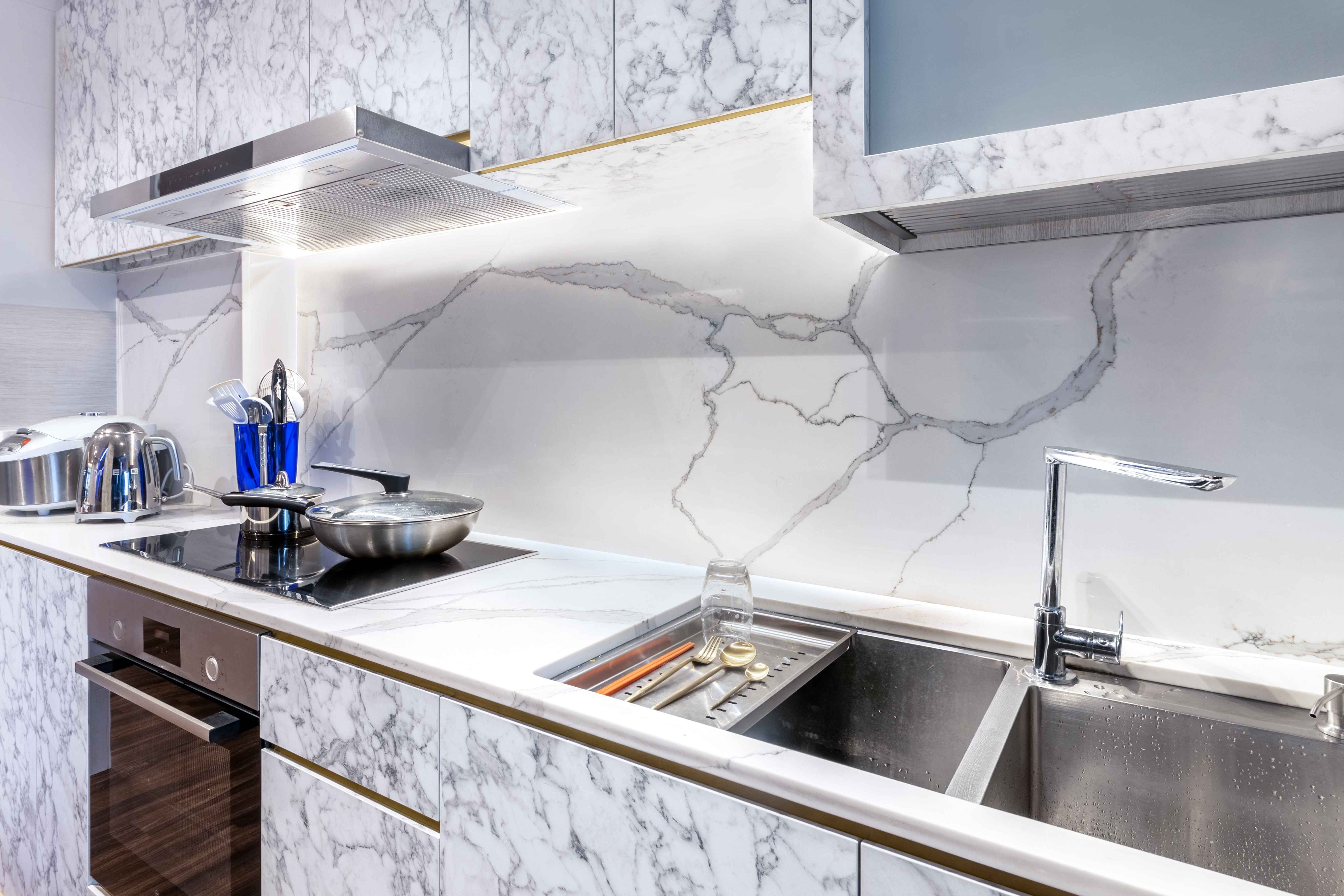 Modern Marble Kitchen Tiles Design In White