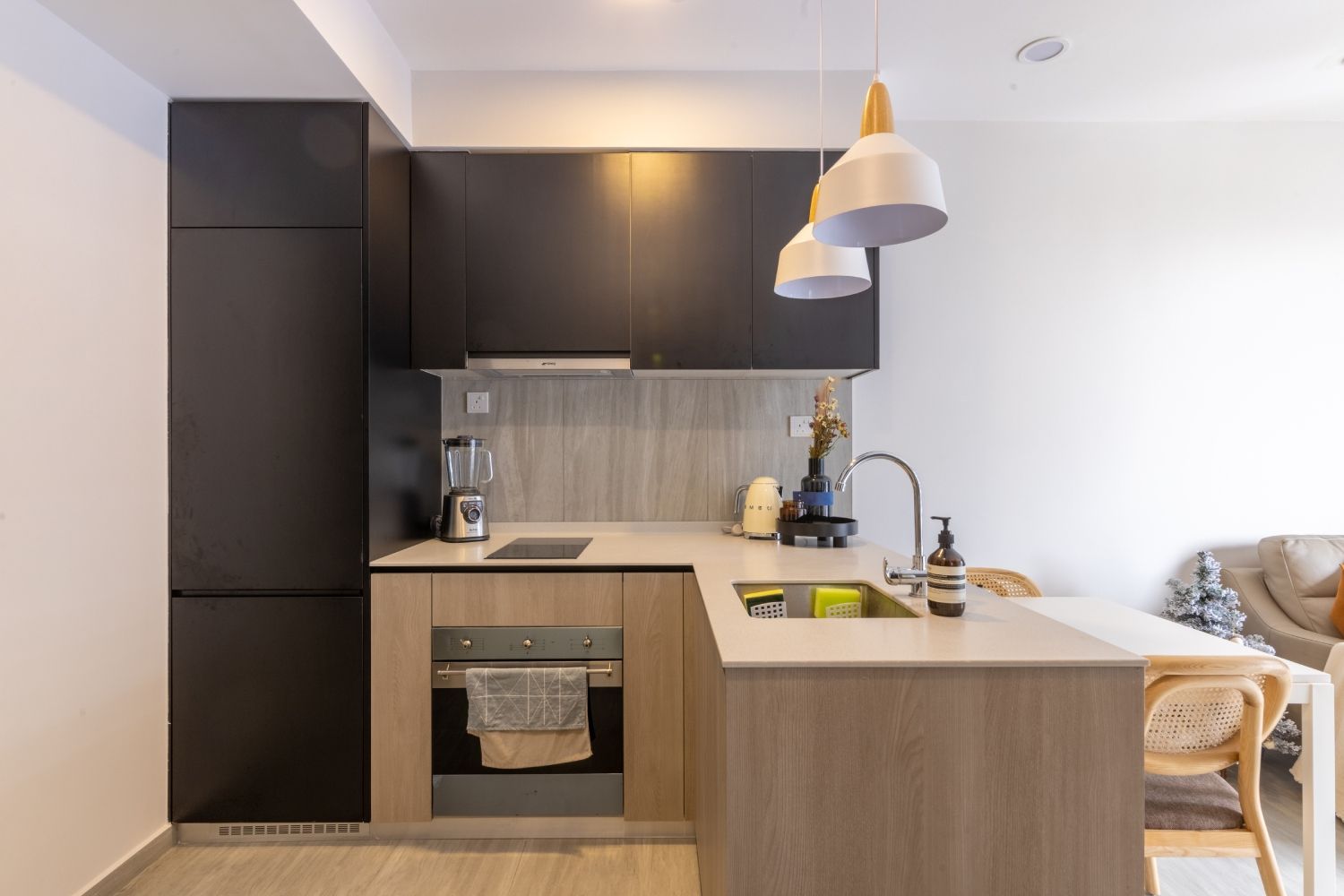 Contemporary L-Shaped Kitchen Design With Black And Beige Storage Cabinets