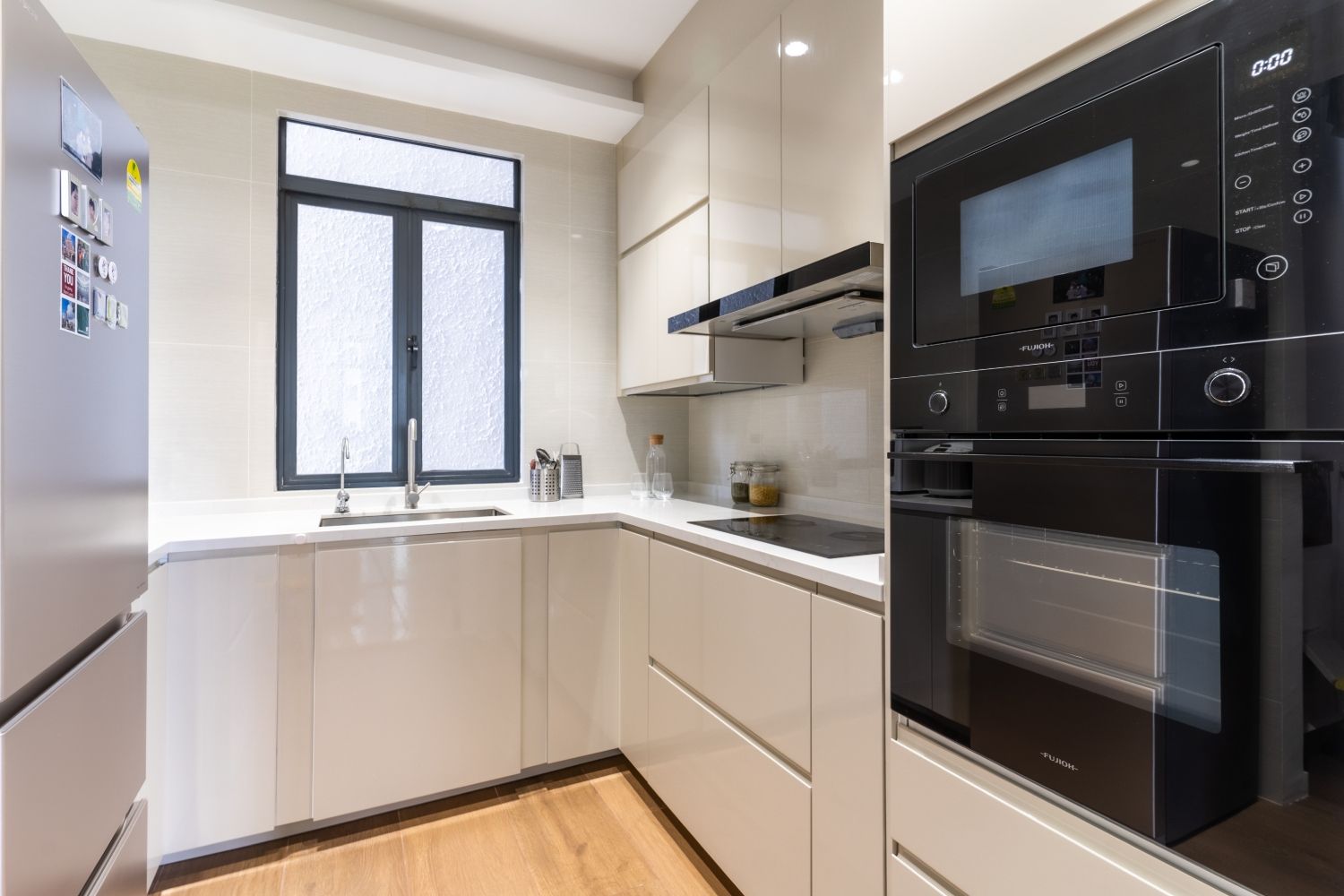 L-Shaped Modern Kitchen Design With Glossy White Storage Cabinets
