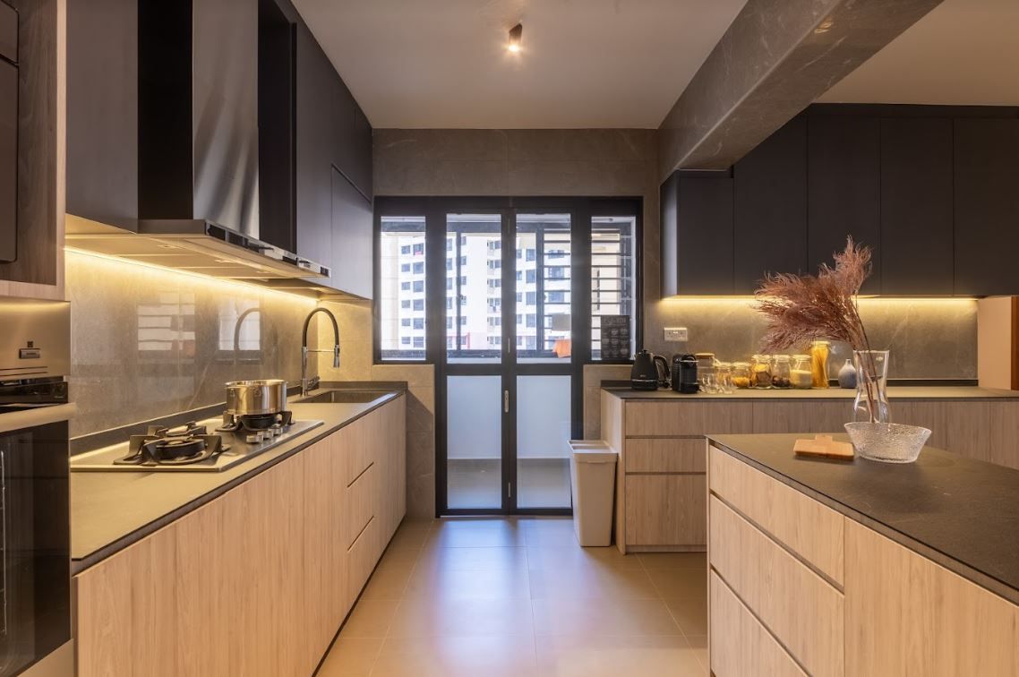 Modern Spacious Kitchen Cabinet Design With Max Storage