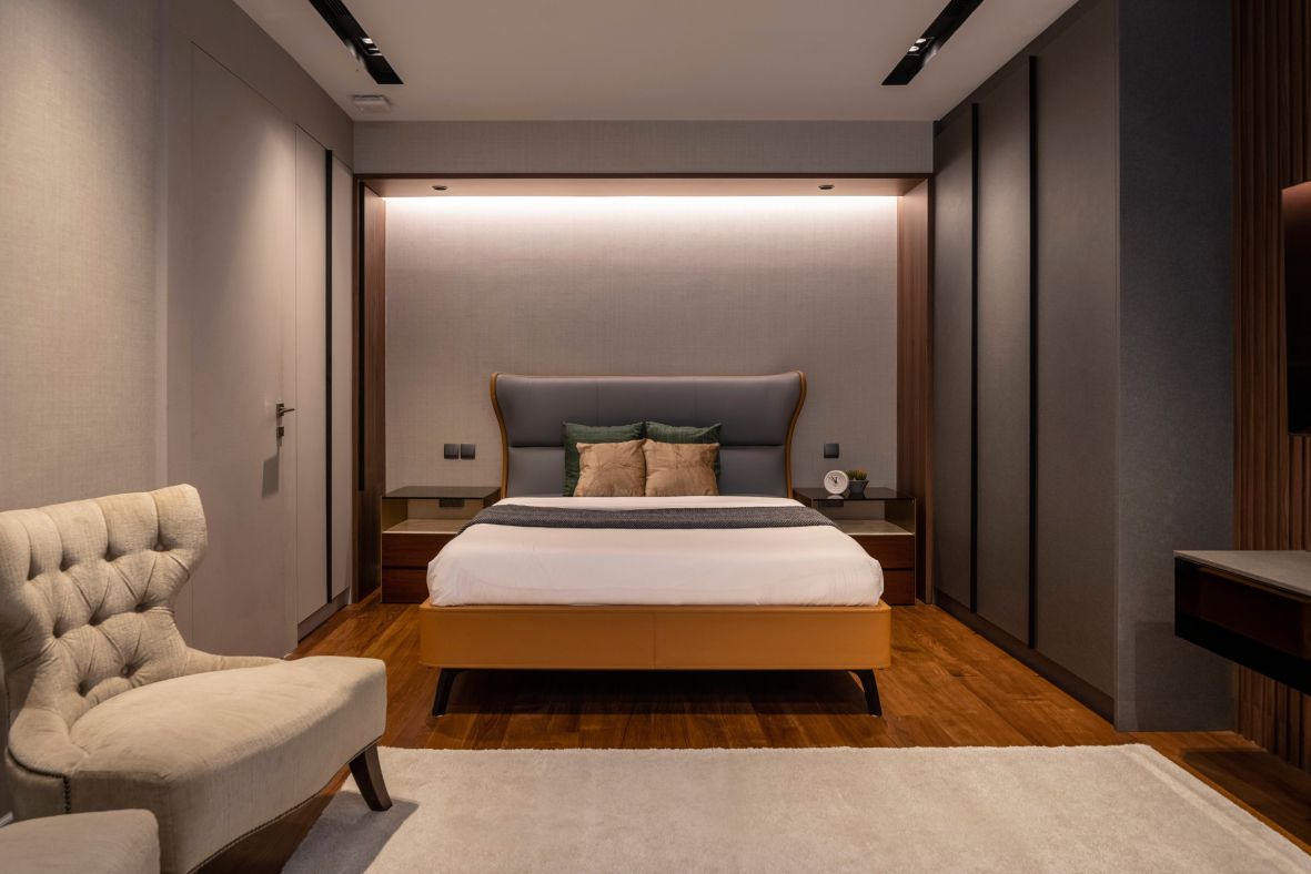 Spacious Master Bedroom Design With Double Bed And Tufted Headboard ...
