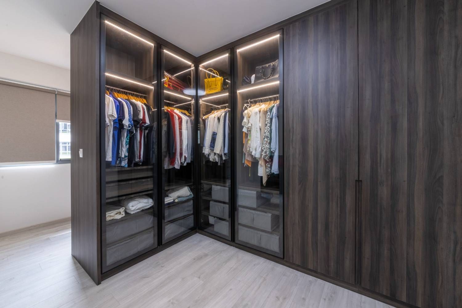 Contemporary L-Shaped Wooden Wardrobe Design with Glass Shutters