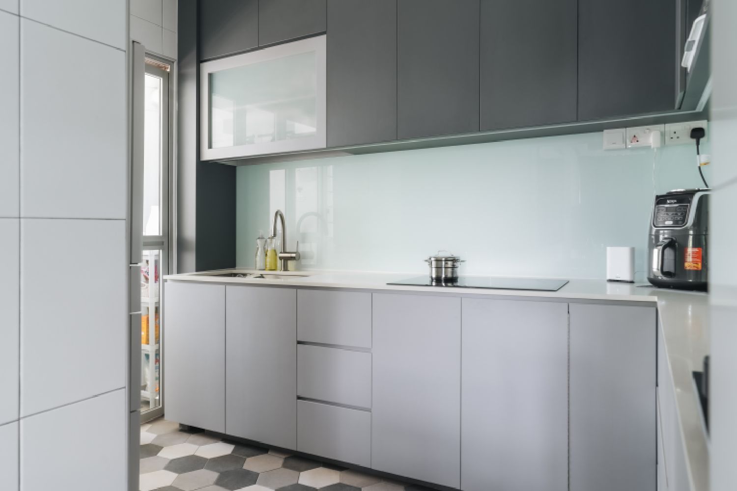 Grey L-Shaped Modern Kitchen Design With Light Blue Glossy Backsplash ...