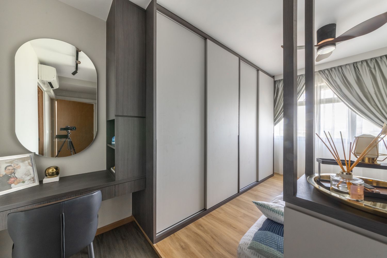 Best Modern Wardrobe Interior Designs - Livspace Singapore