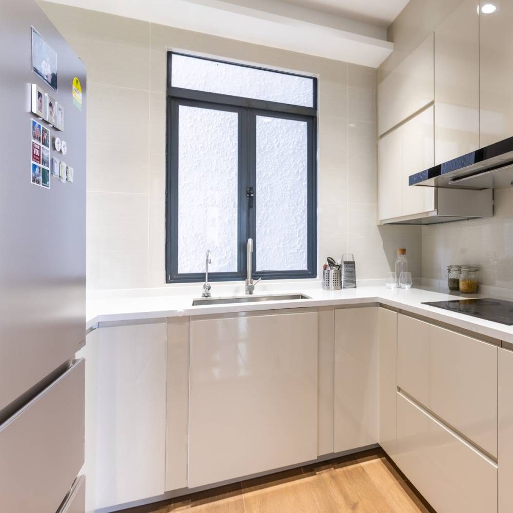 Modern Rectangular Stainless Steel Kitchen Sink With White Kitchen Cabinets