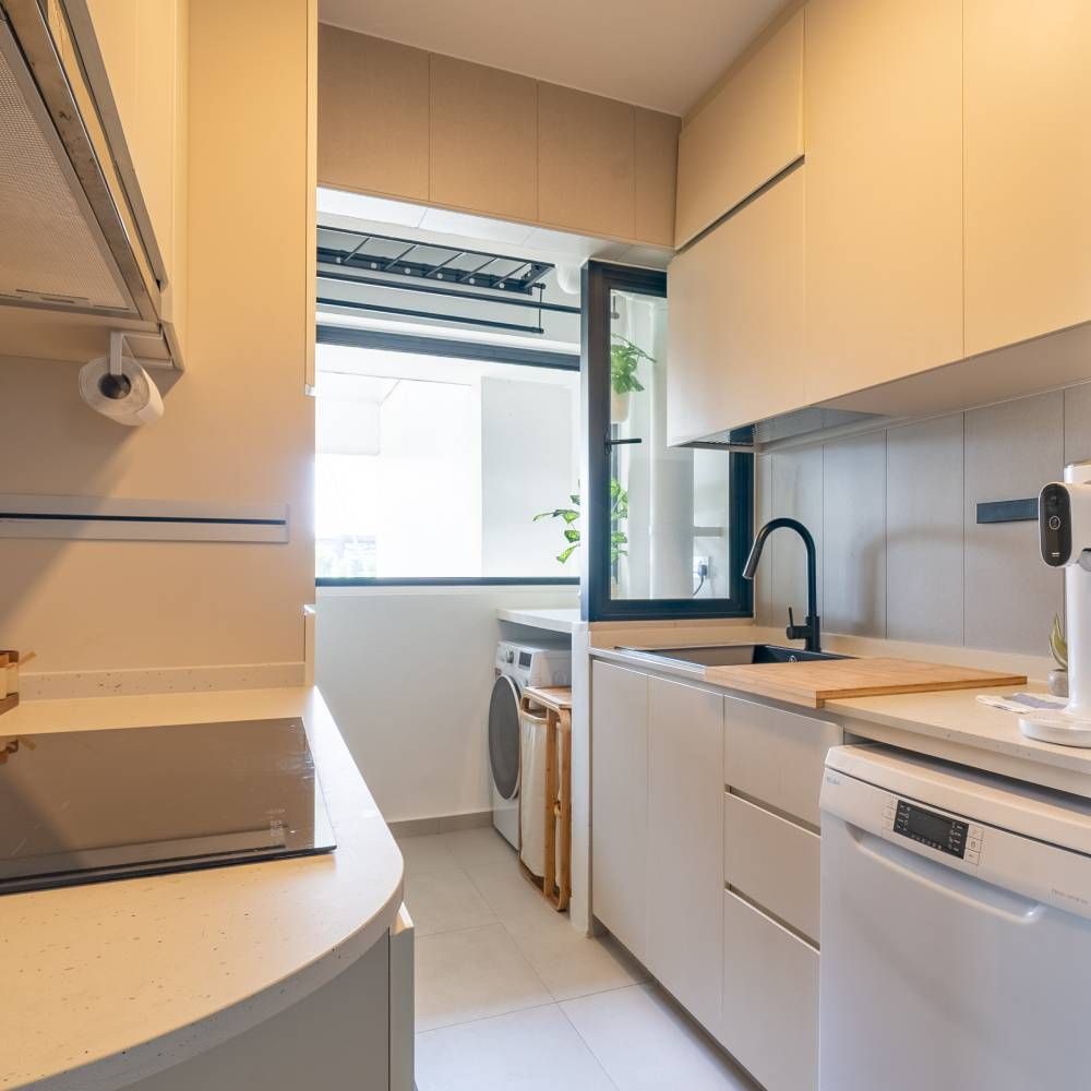 Modern Quartz Undermount Single Bowl Kitchen Sink With Off-White Kitchen Cabinets