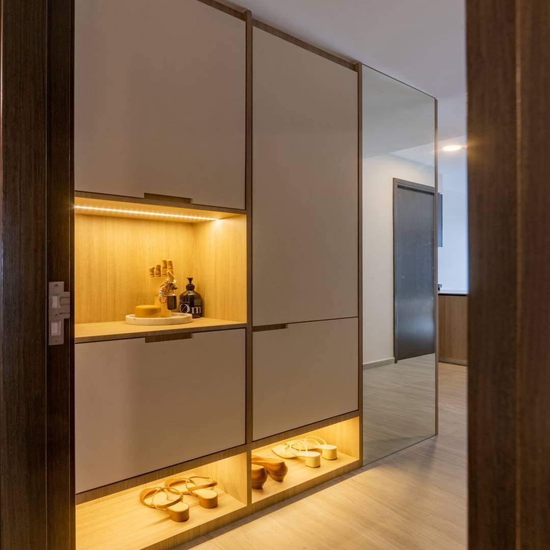 Modern Beige And Wood Foyer Design With Mirror