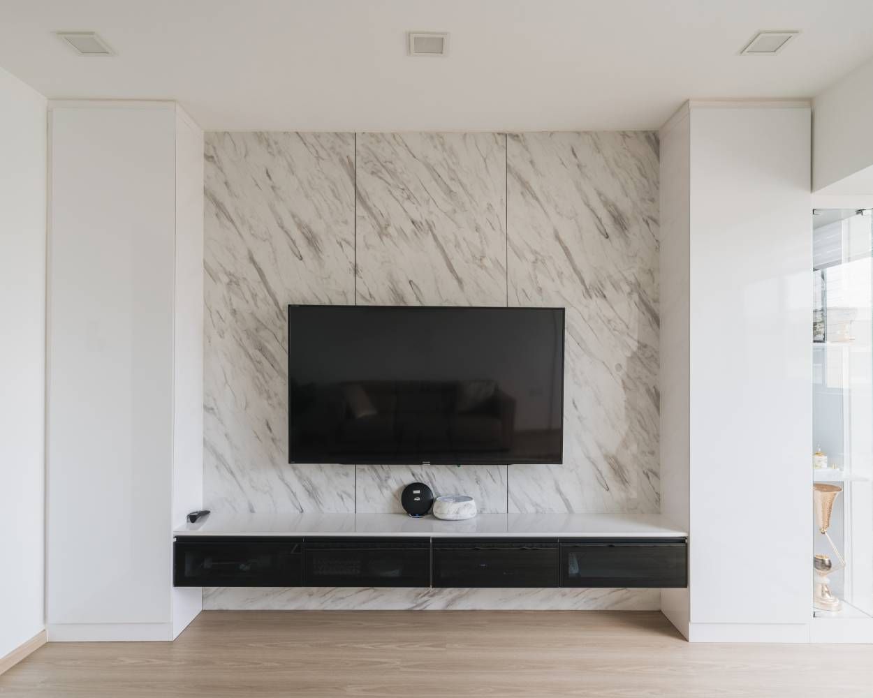 Modern White And Black TV Unit Design With Two Tall Storage Units
