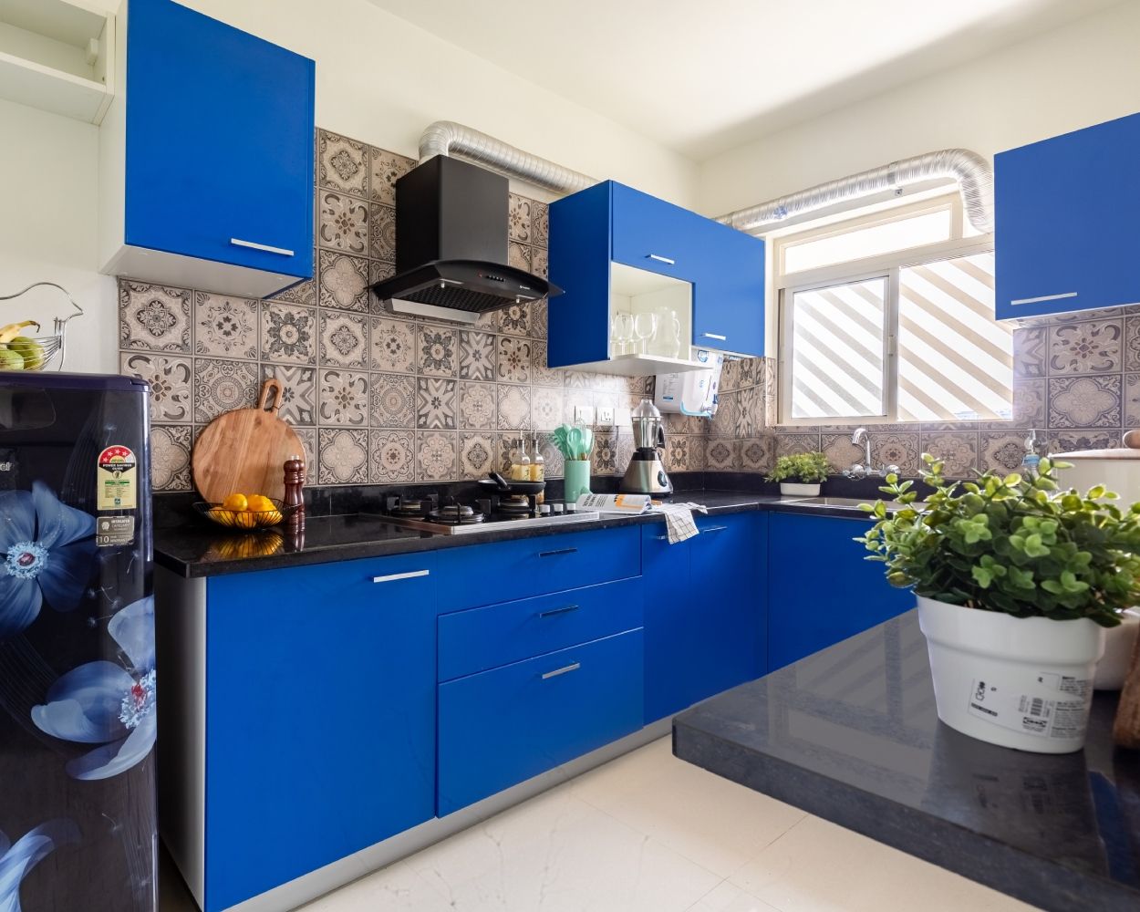 Modern L-Shaped Kitchen Cabinet Design With Spacious Blue Kitchen Cabinets