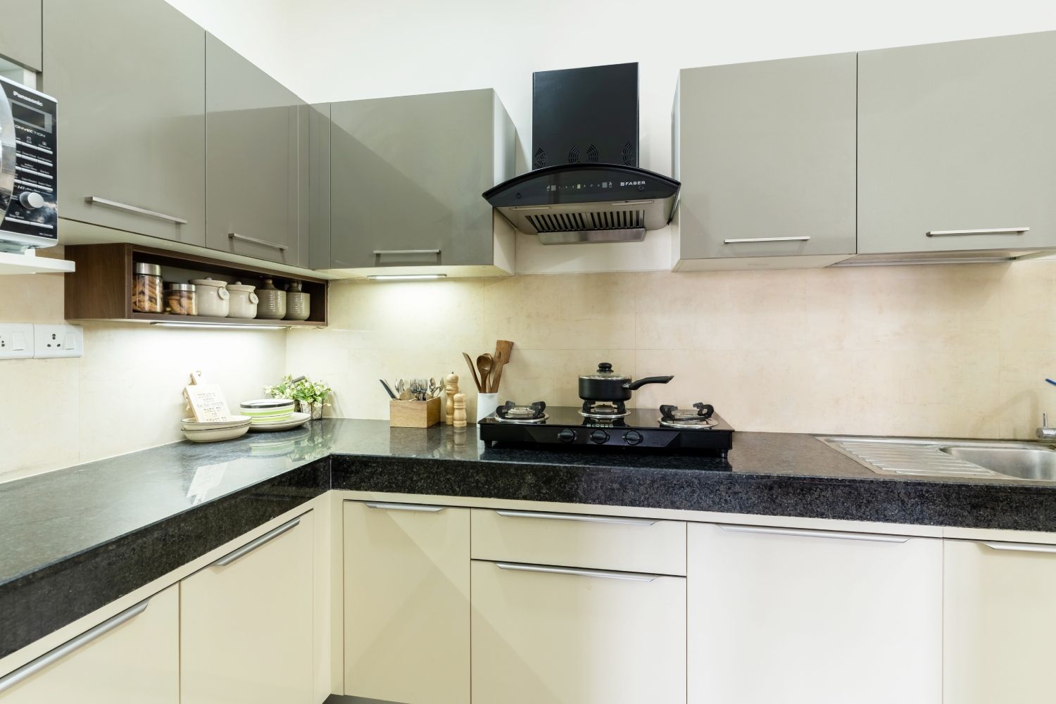 Modern L-Shaped Modular Kitchen Design With Light Beige Dado Tiles