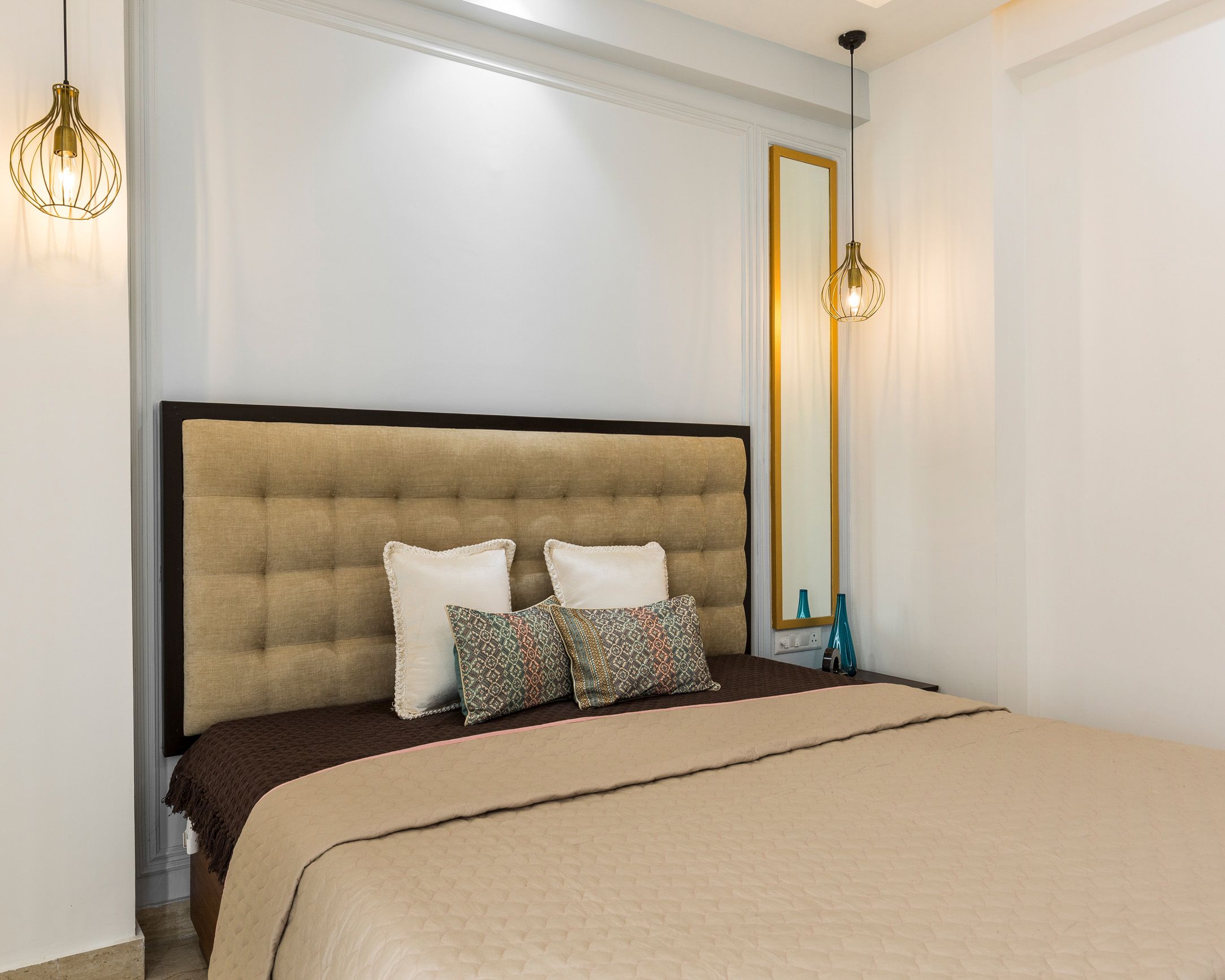 Contemporary Grey Bedroom Wallpaint Design