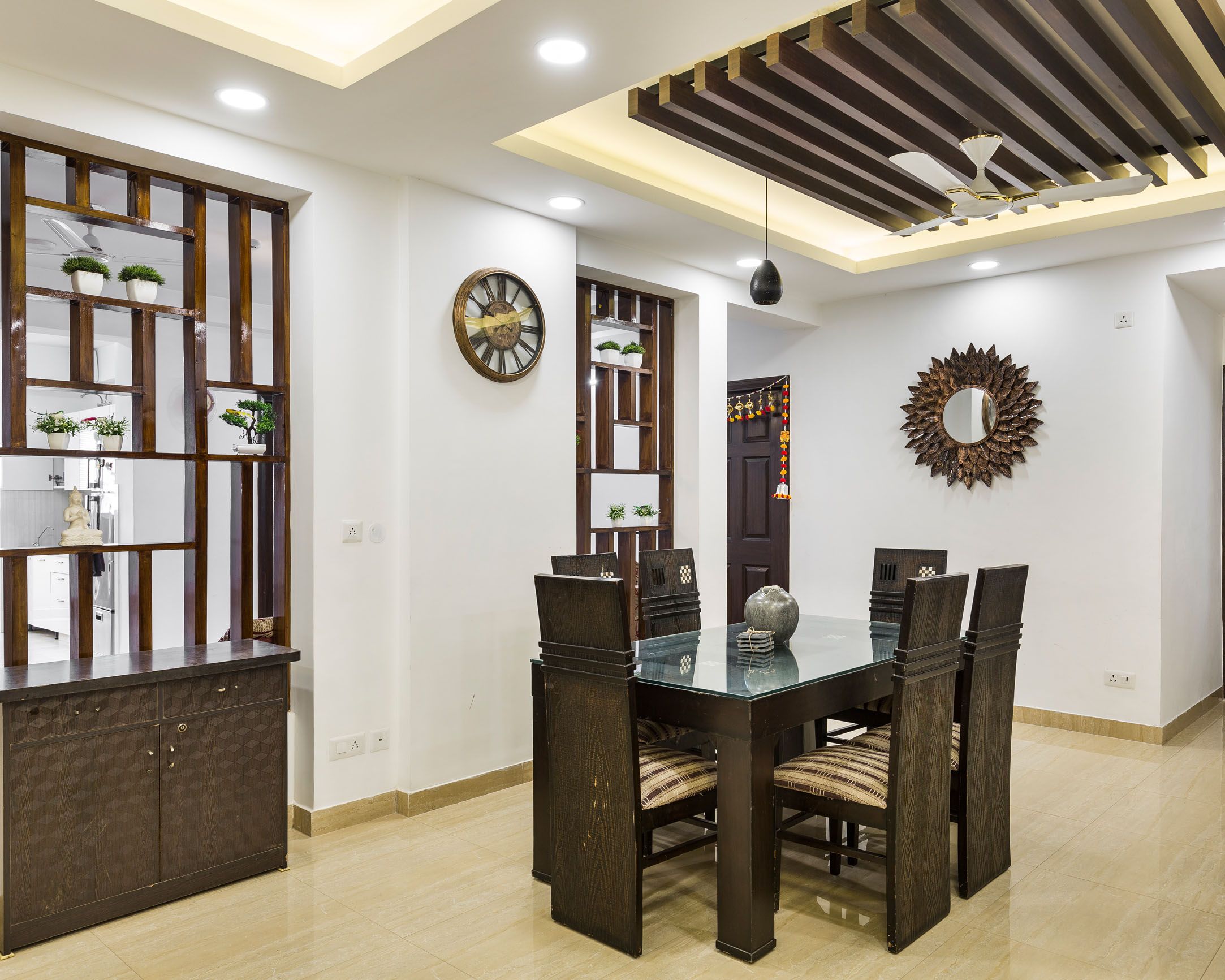Modern Wooden 6-Seater Dining Room Design With Wooden False Ceiling
