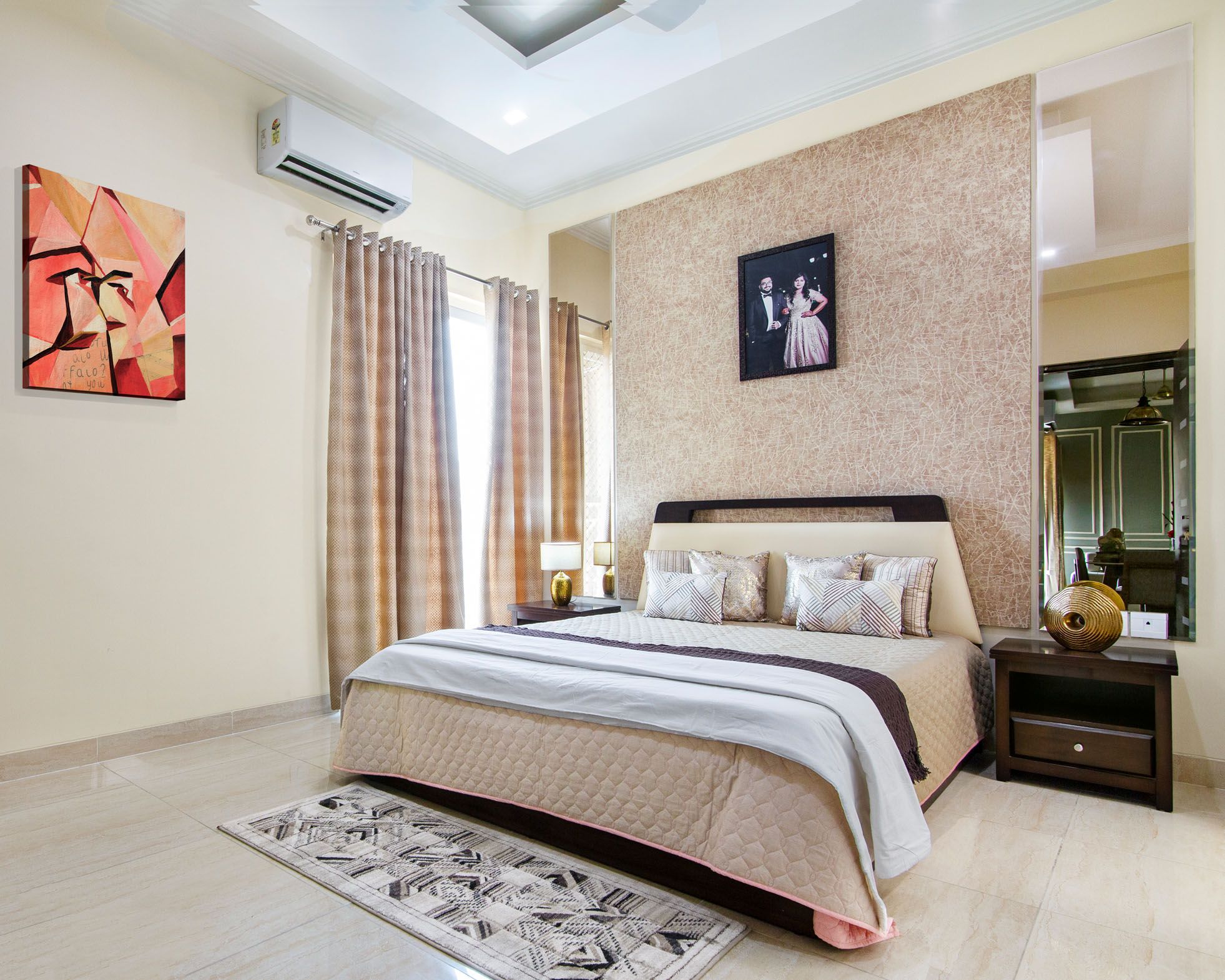 Modern Guest Bedroom Design With Beige Patterned Wallpaper