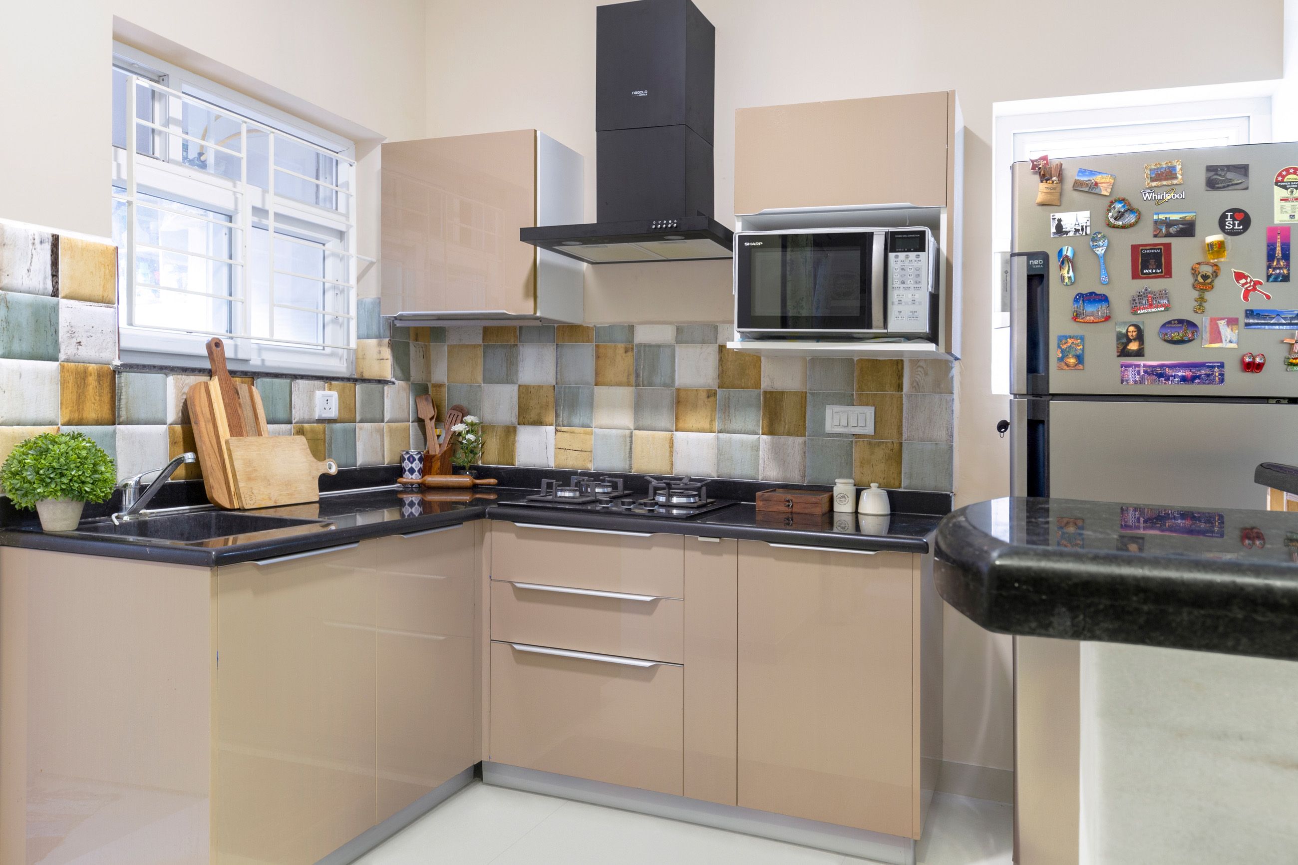 Modern L-Shape Modular Kitchen Design with Light Beige Cabinets