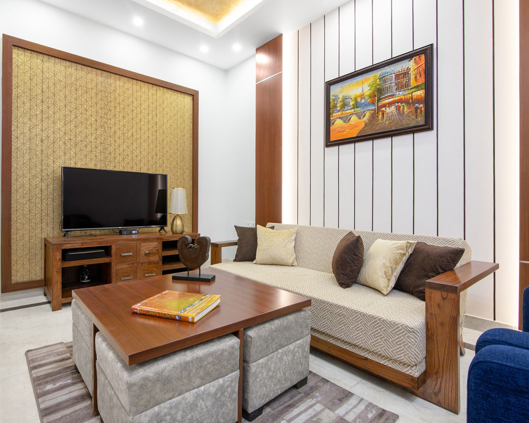 Modern Gold Geometric Living Room Wallpaper Design