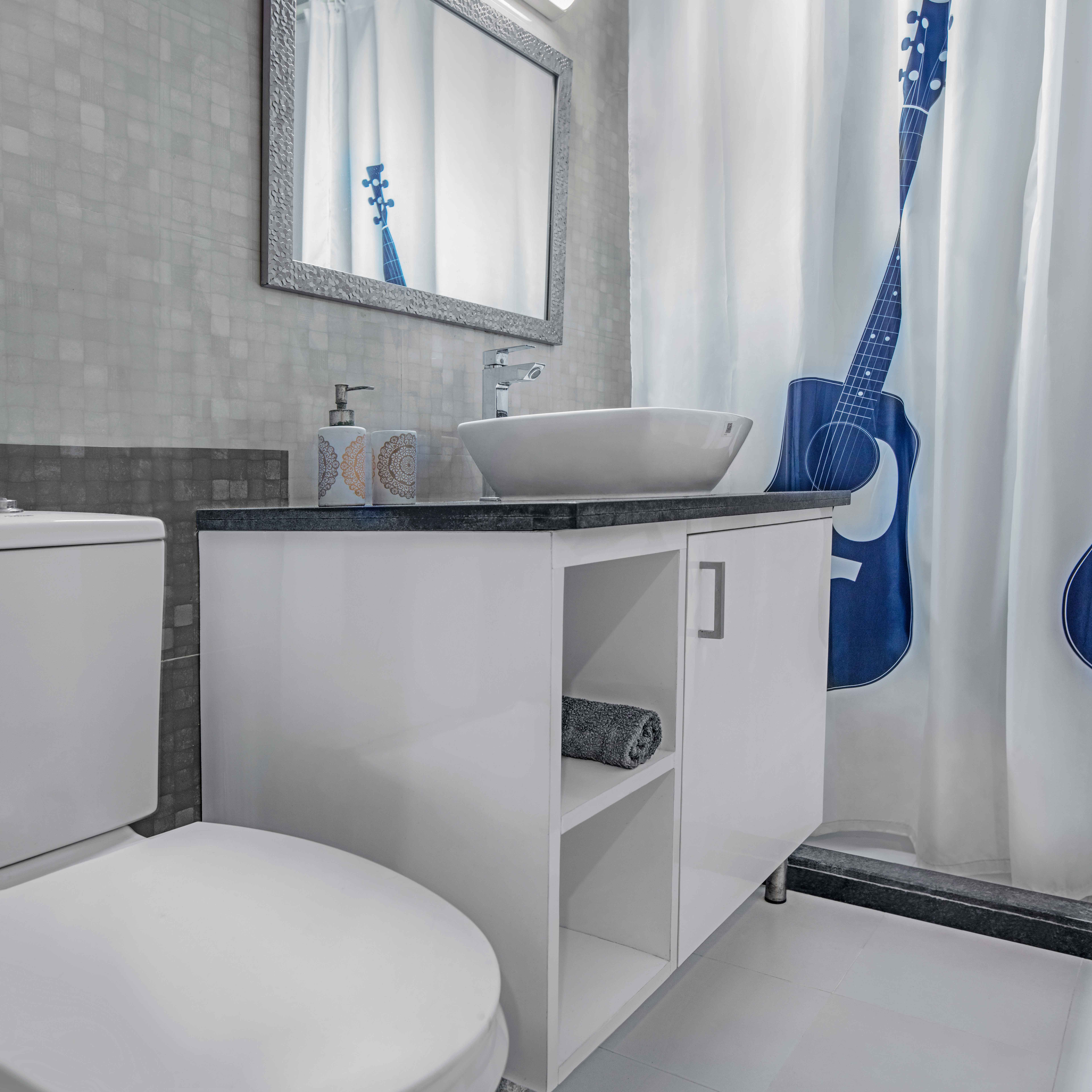 Small Bathroom Idea With Grey And White Wall Tiles