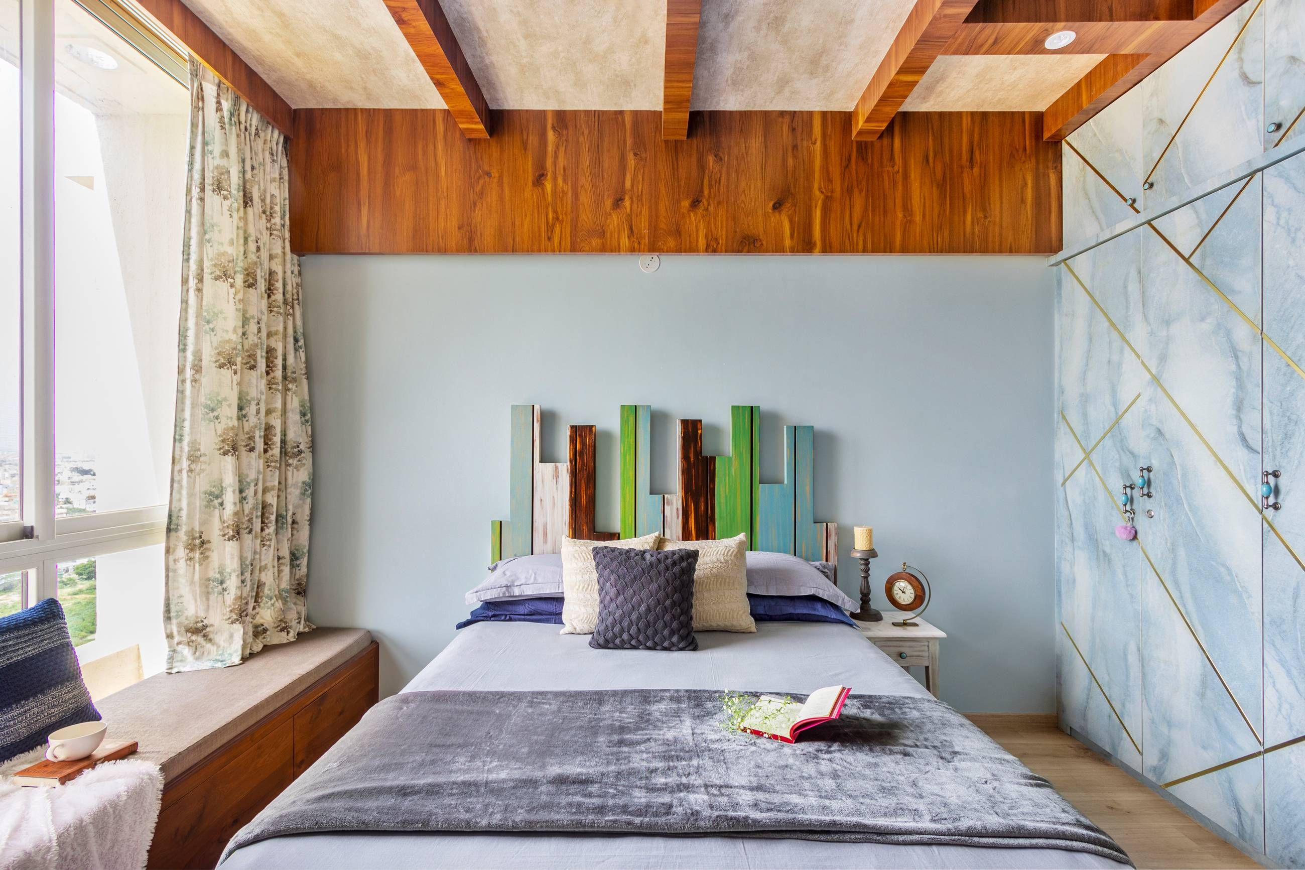 Modern Kids Room Design With A Double Bed And Bay Seating
