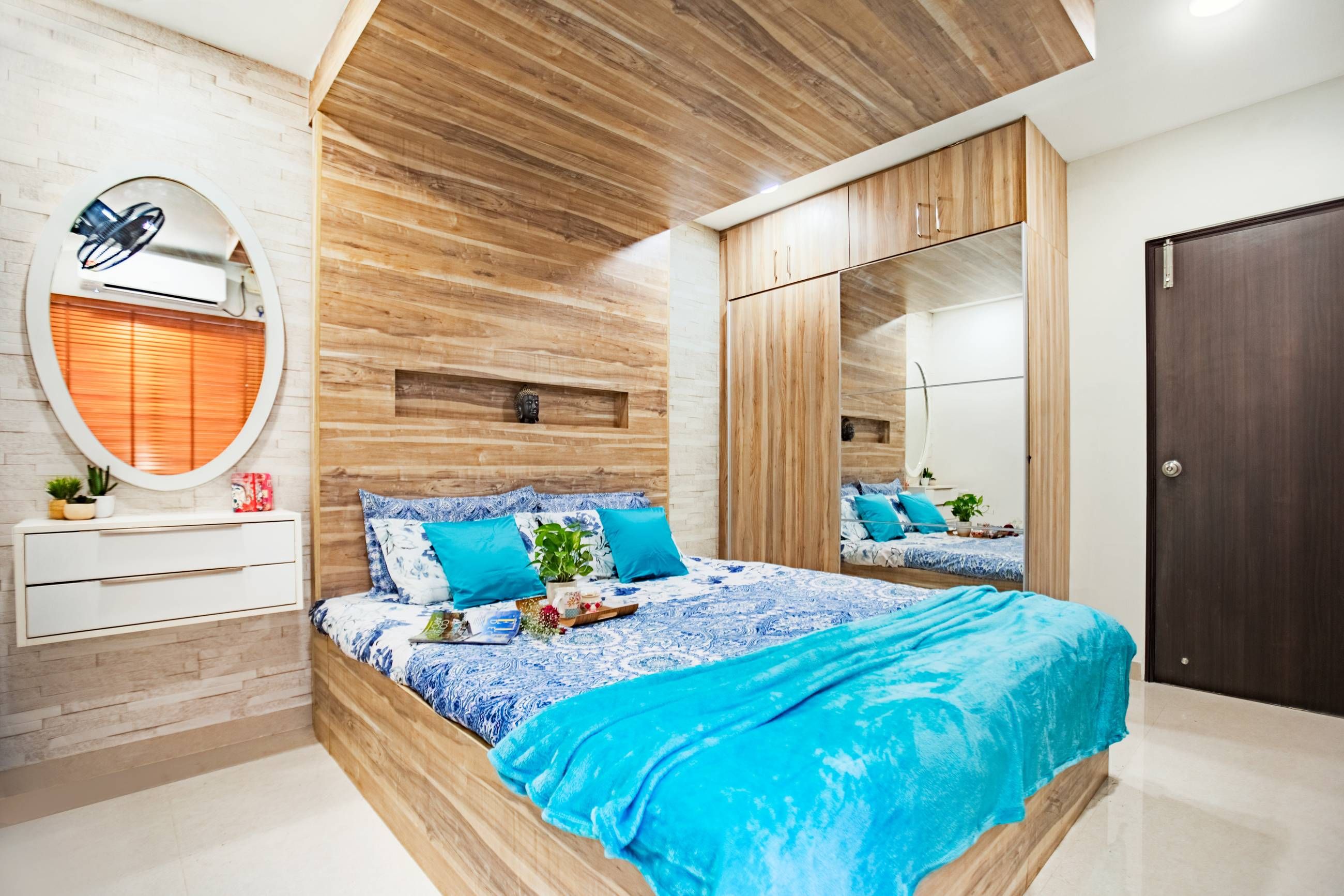 Modern Kid's Room Design With Wooden Back Panel