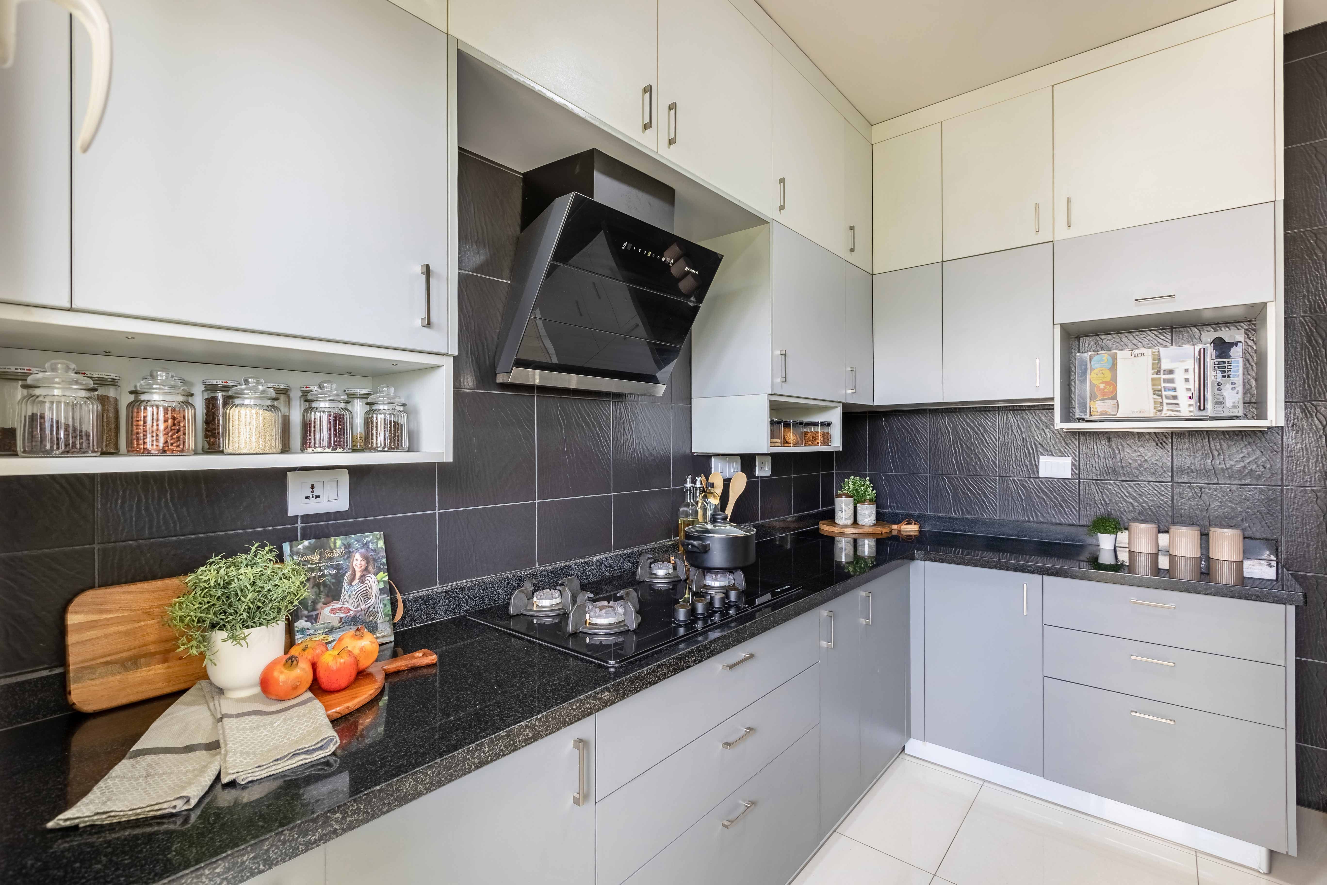 Modern Modular L-Shaped Kitchen Cabinet Design With Black Dado Tiles