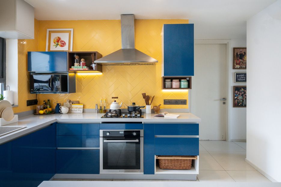 Modern L-Shaped Modular Kitchen Cabinet Design With A Corian Countertop