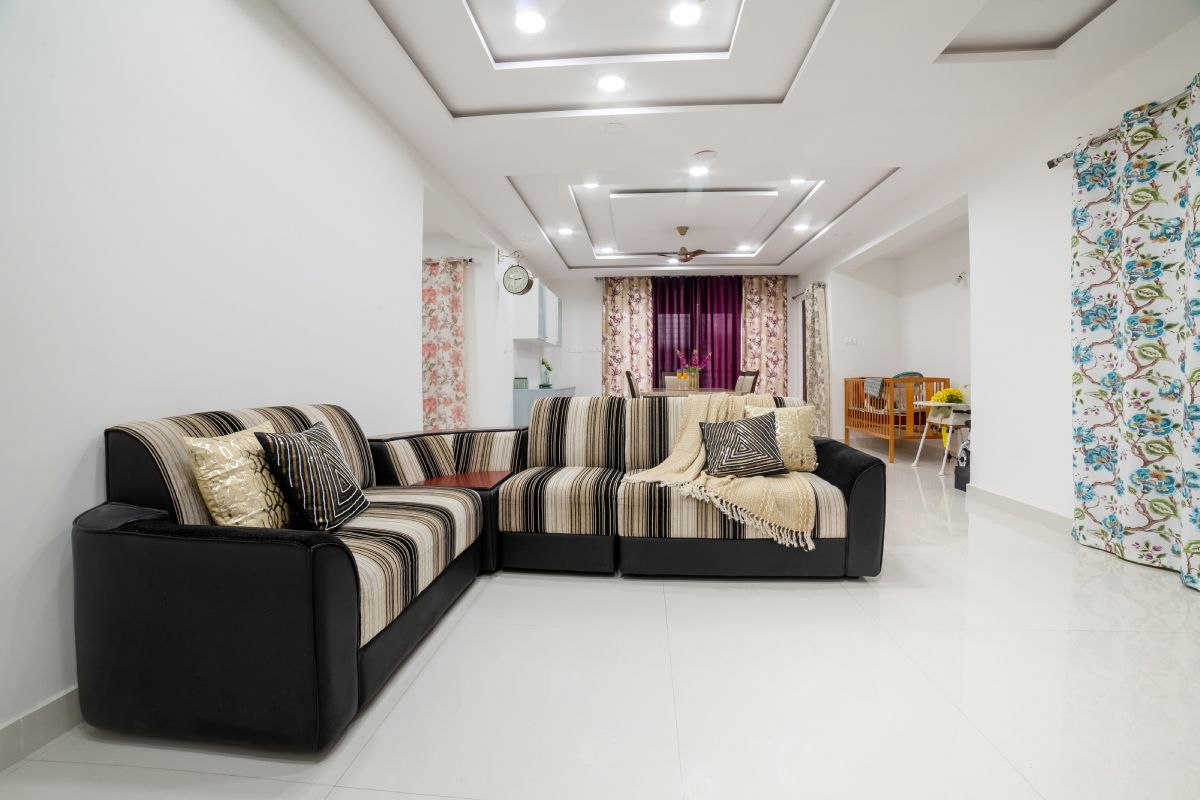 Contemporary Living Room Design With A Concentric False Ceiling