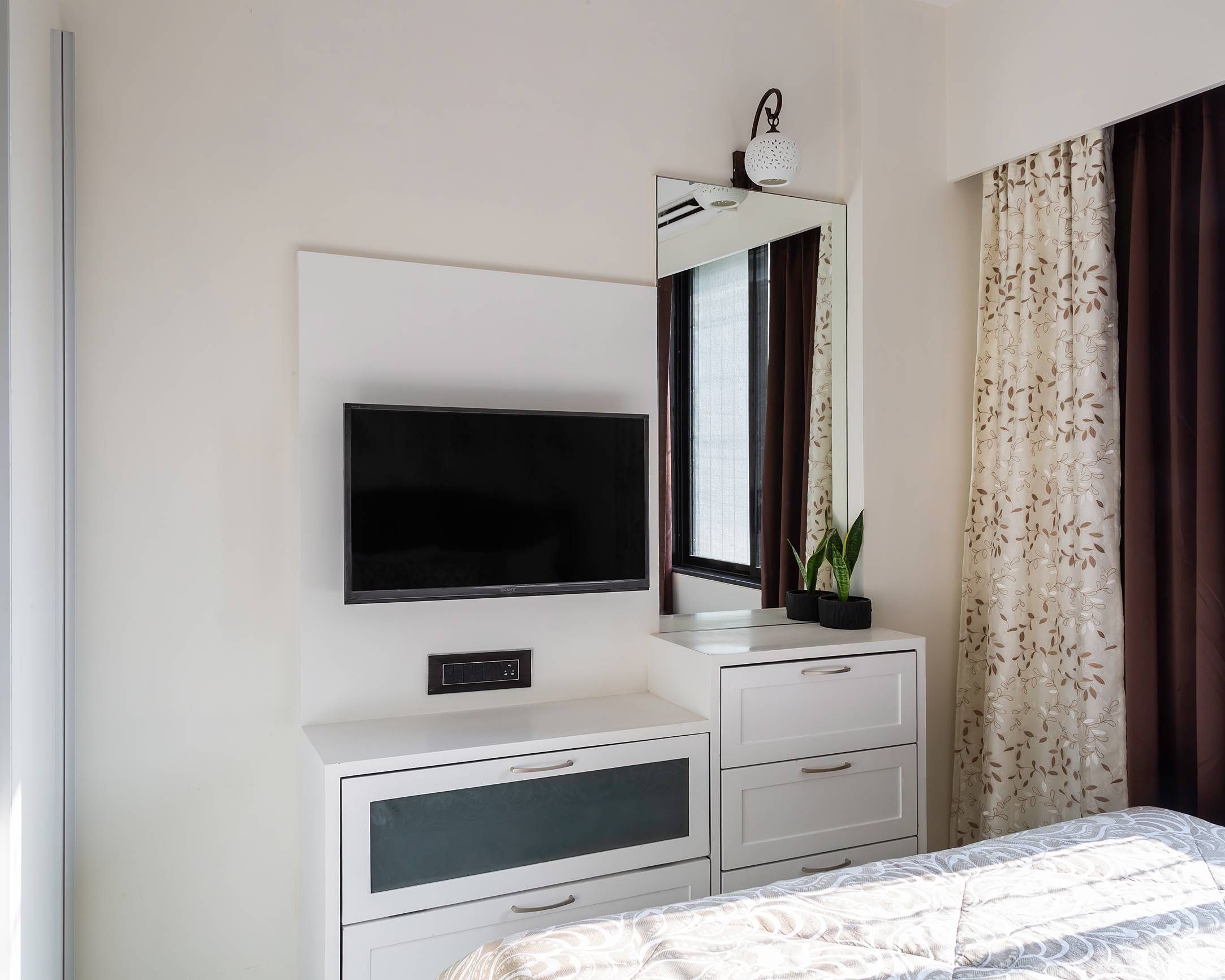 Modern TV Unit With Pullout Drawers