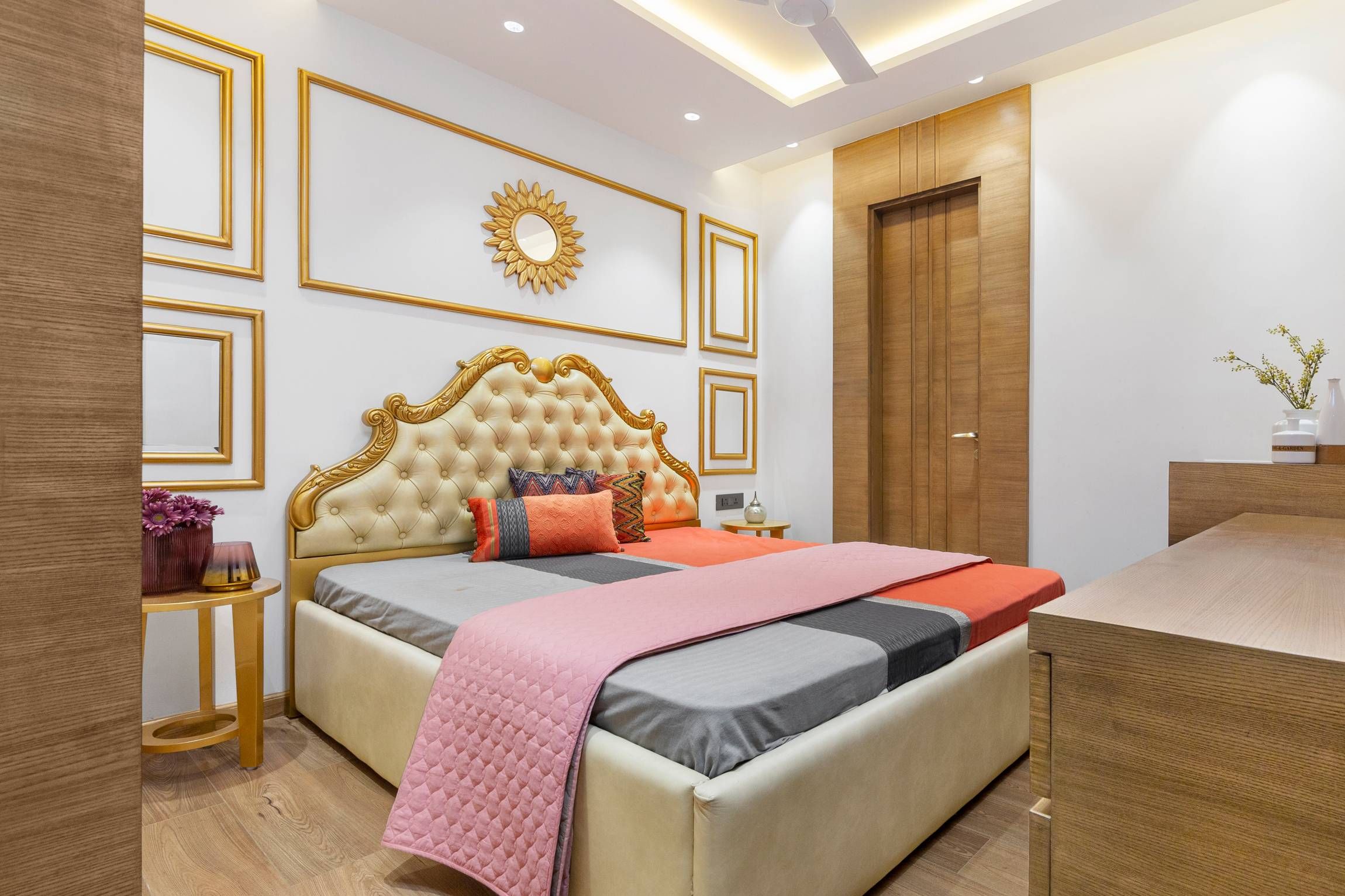 Contemporaru Bedroom Wall Design With Golden Trims