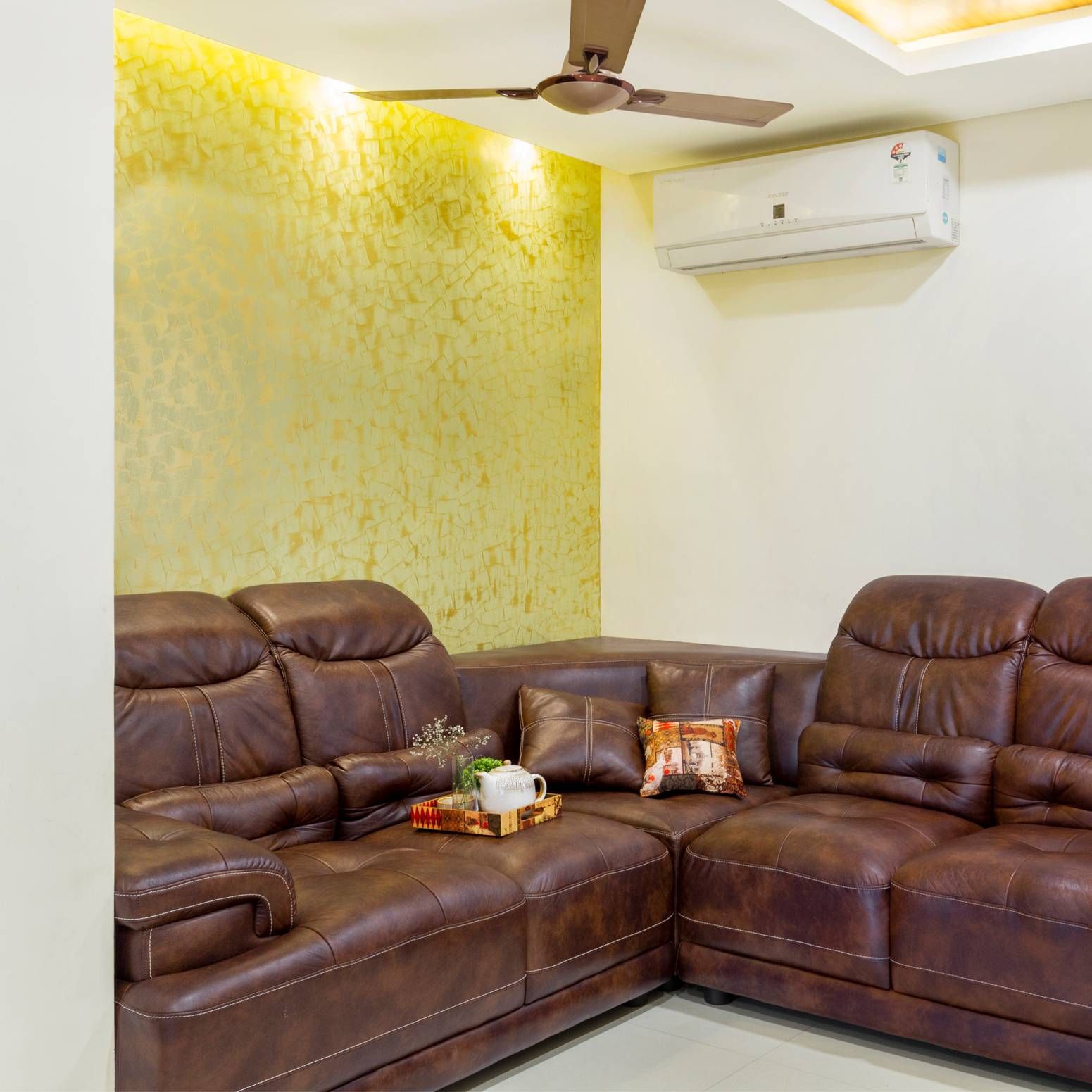 Modern Yellow Wallpaper Design For Living Rooms