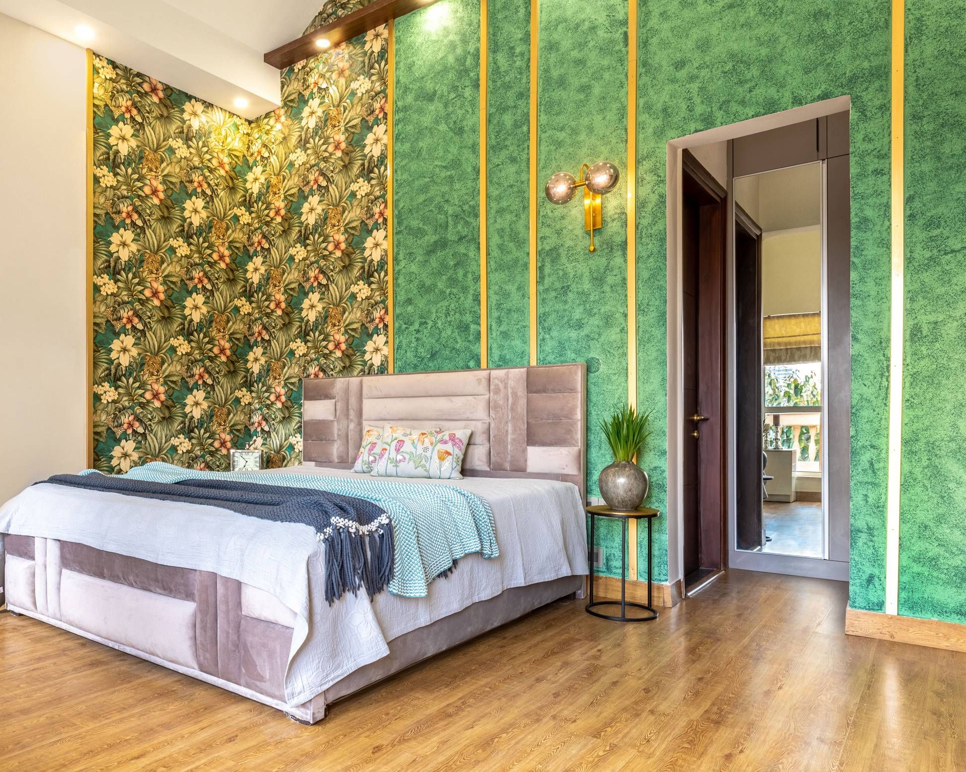 Contemporary Green Bedroom Wallpaper Design With Gold Inlays