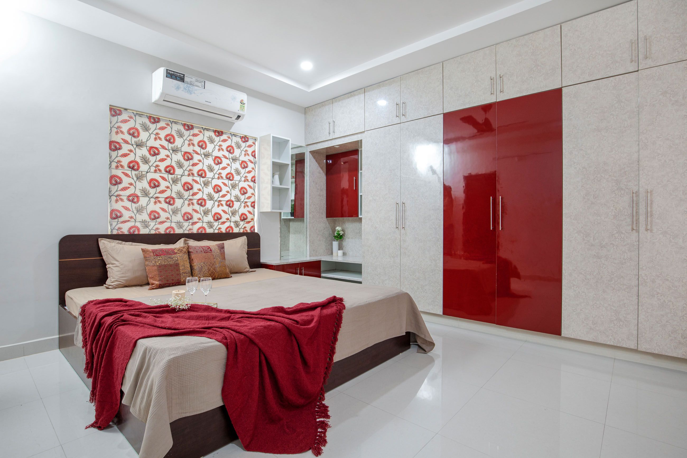 Modern Beige And Red Guest Room Design With 6-Door Glossy Swing Wardrobe
