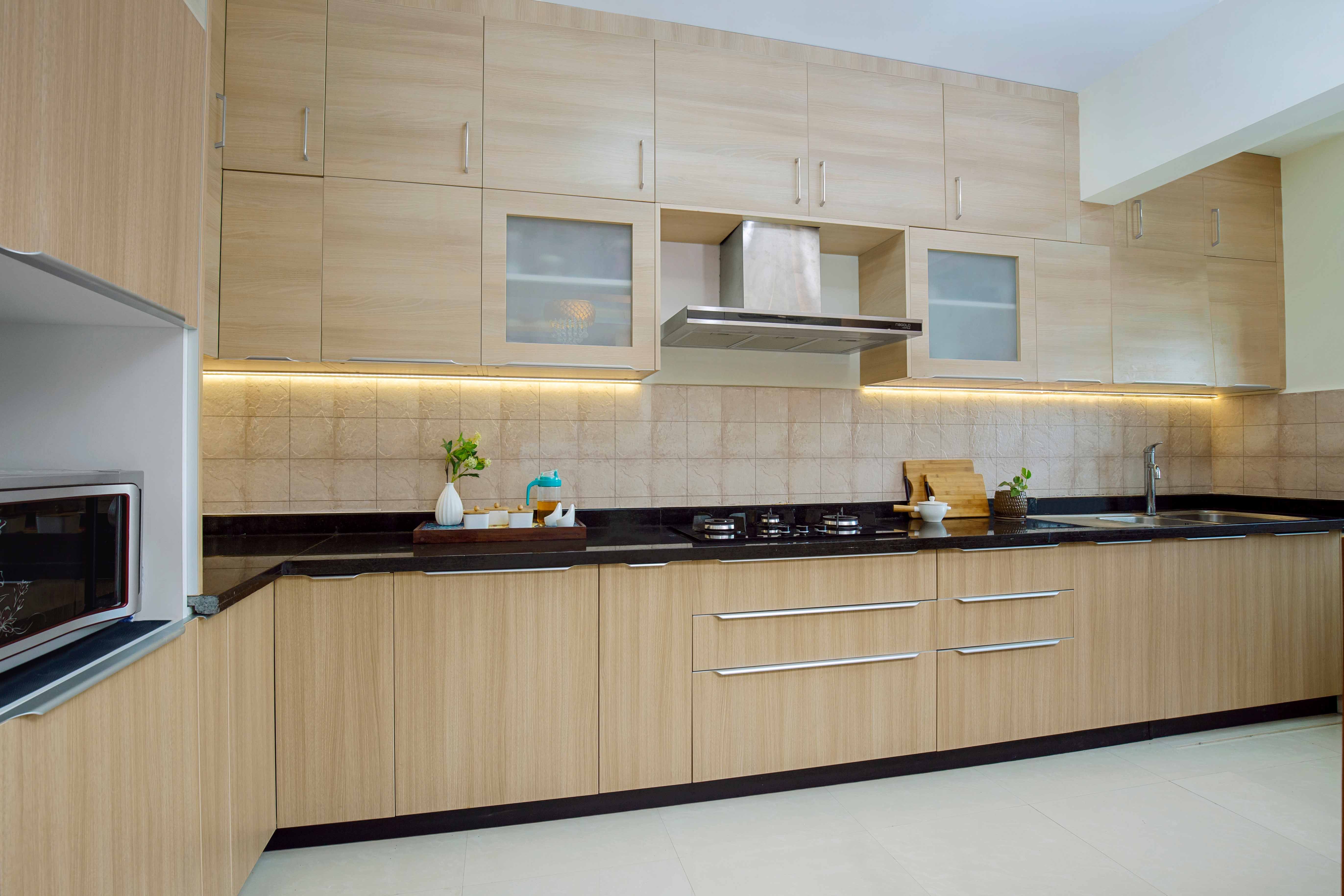Scandinavian Modular All-Wood L Shape Kitchen Design With Beige Backsplash