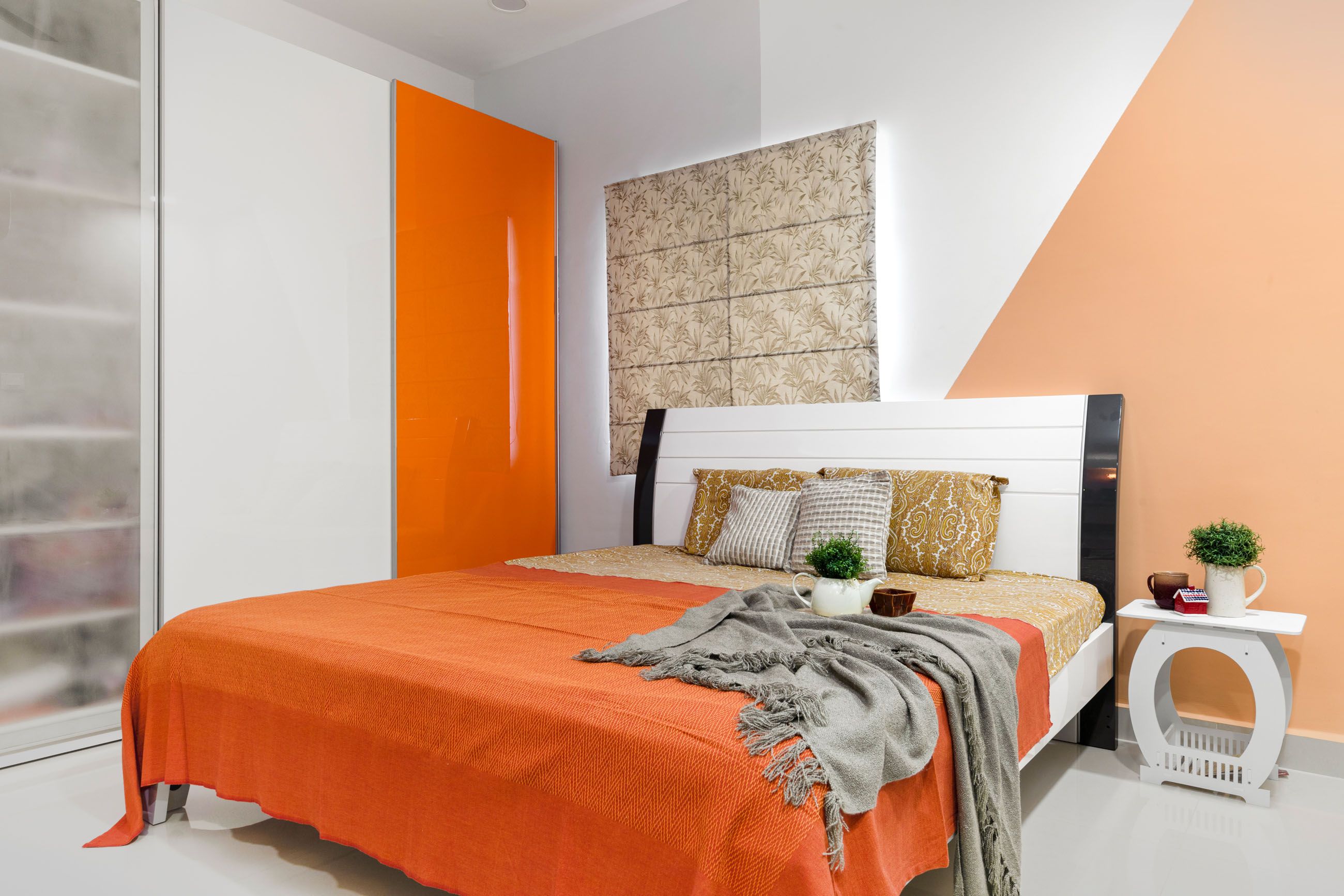Modern Orange Master Bedroom Design With Tri-Toned Accent Wall And 3-Door Sliding Wardrobe