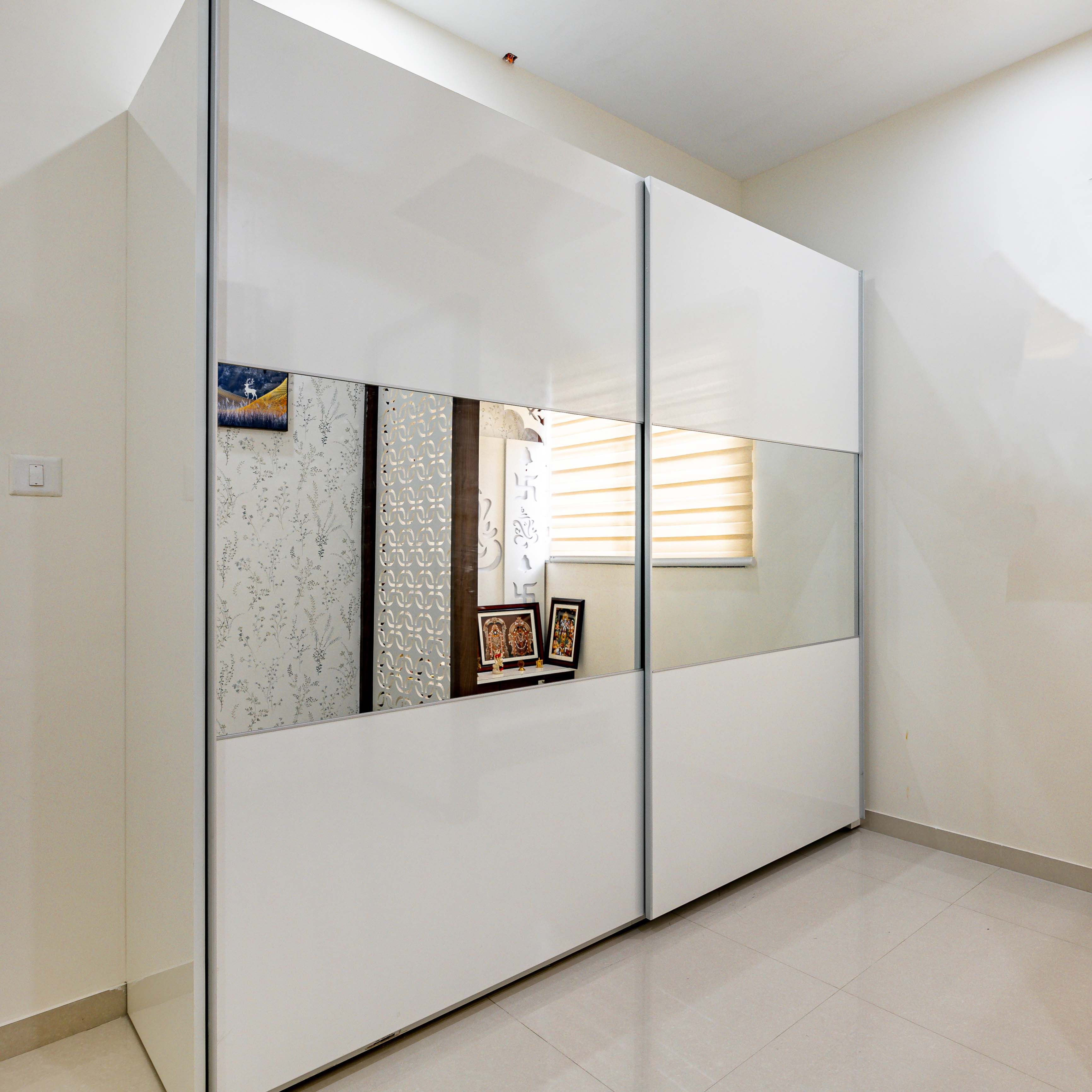 Modern 2-Door White Sliding Wardrobe Design With Mirror For Bedrooms