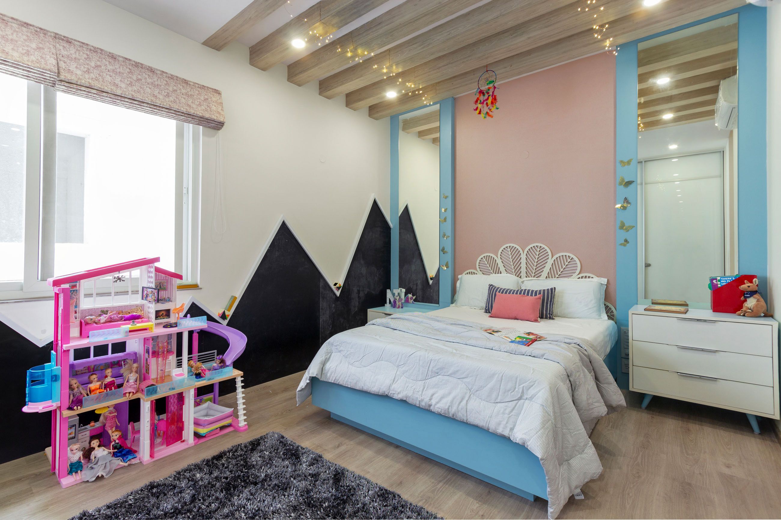 Art Deco Kids Bedroom Design With Wooden Panelled False Ceiling