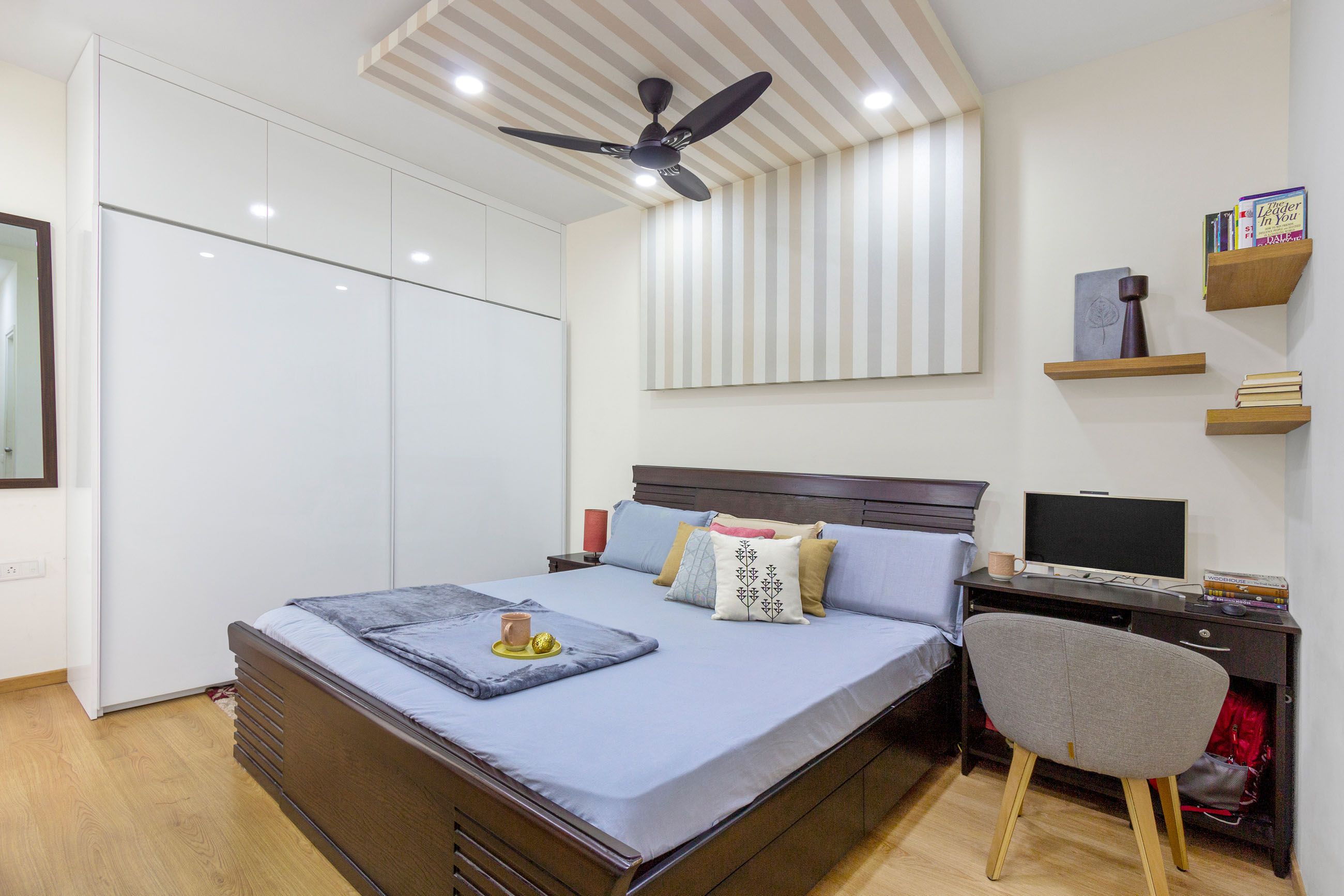 Modern Guest Room Design With White Glossy 2-Door Sliding Wardrobe