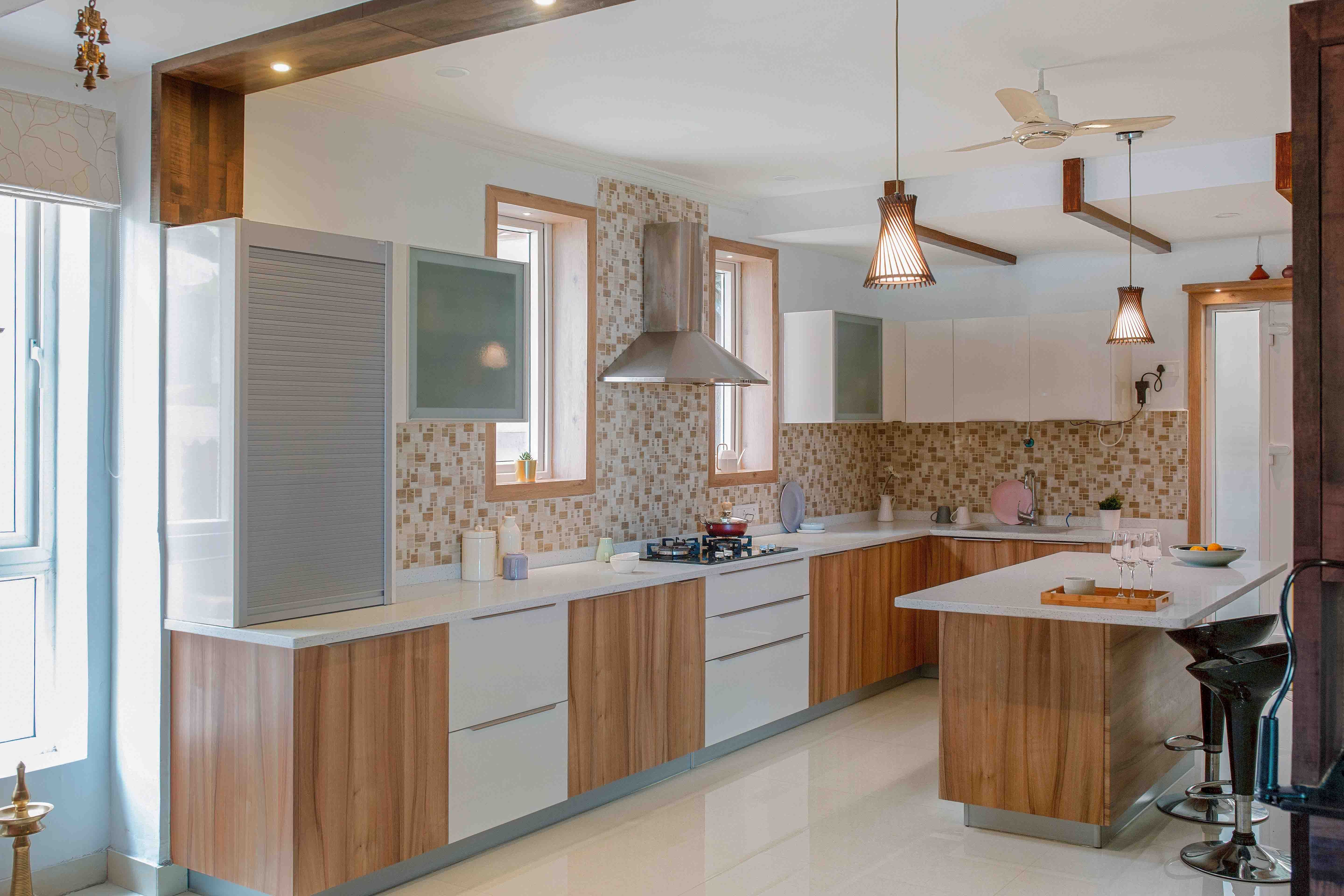 Classic Modular Island Kitchen Design With Wood And White Cabinets