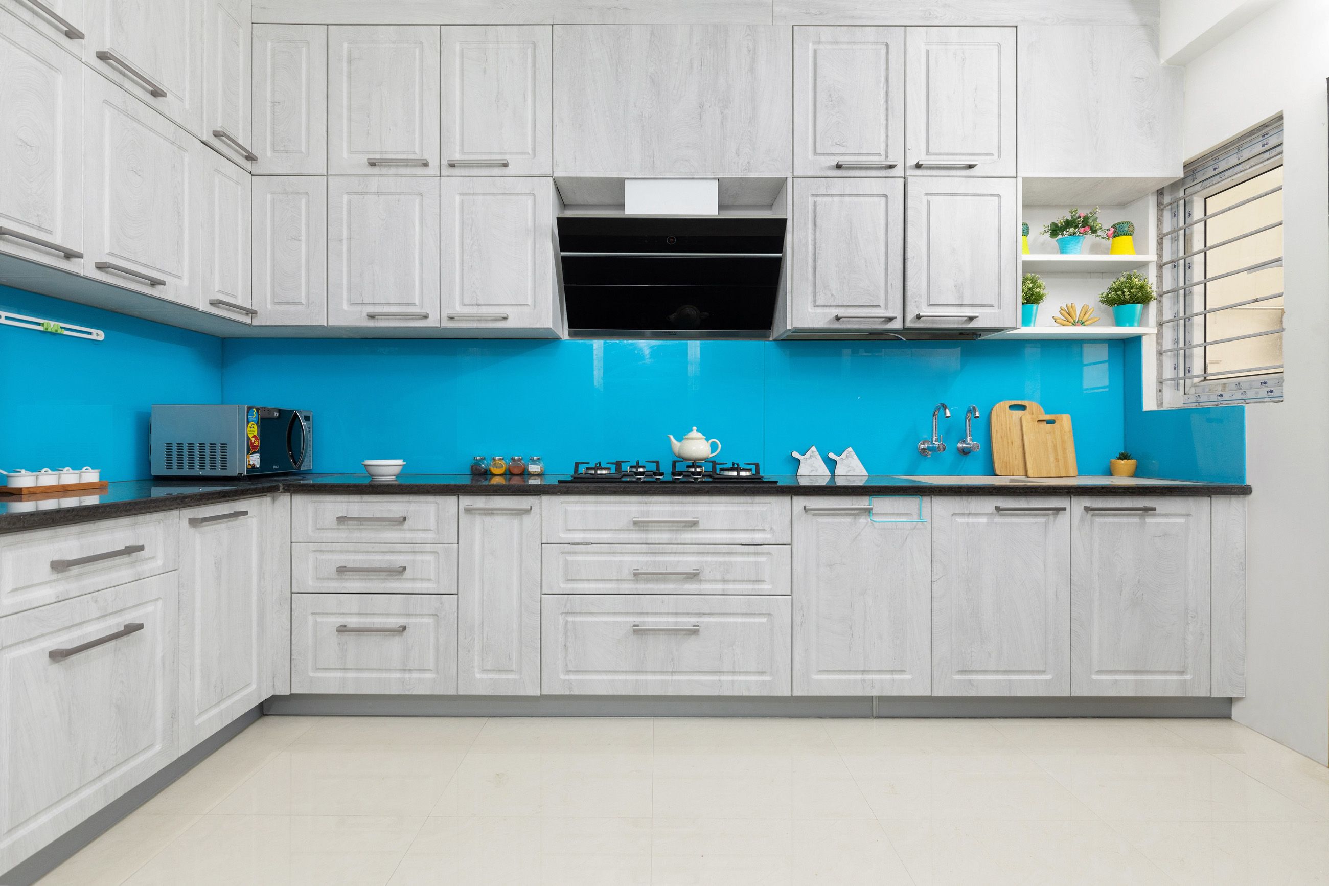 Classic L Shaped Modular Kitchen Design With Oak Cabinets