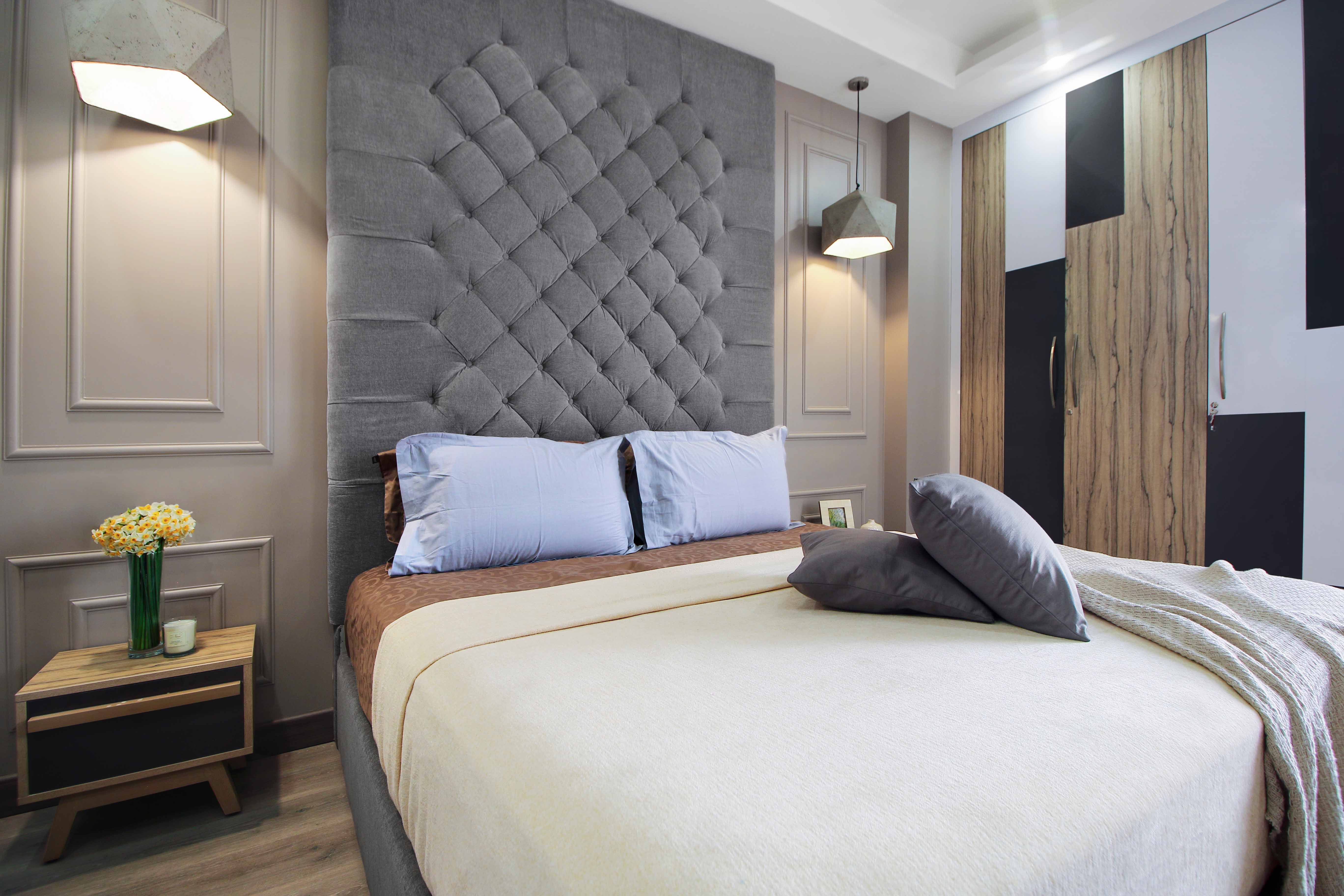 Modern Master Bedroom Design With Tri-Toned Swing Wardrobe