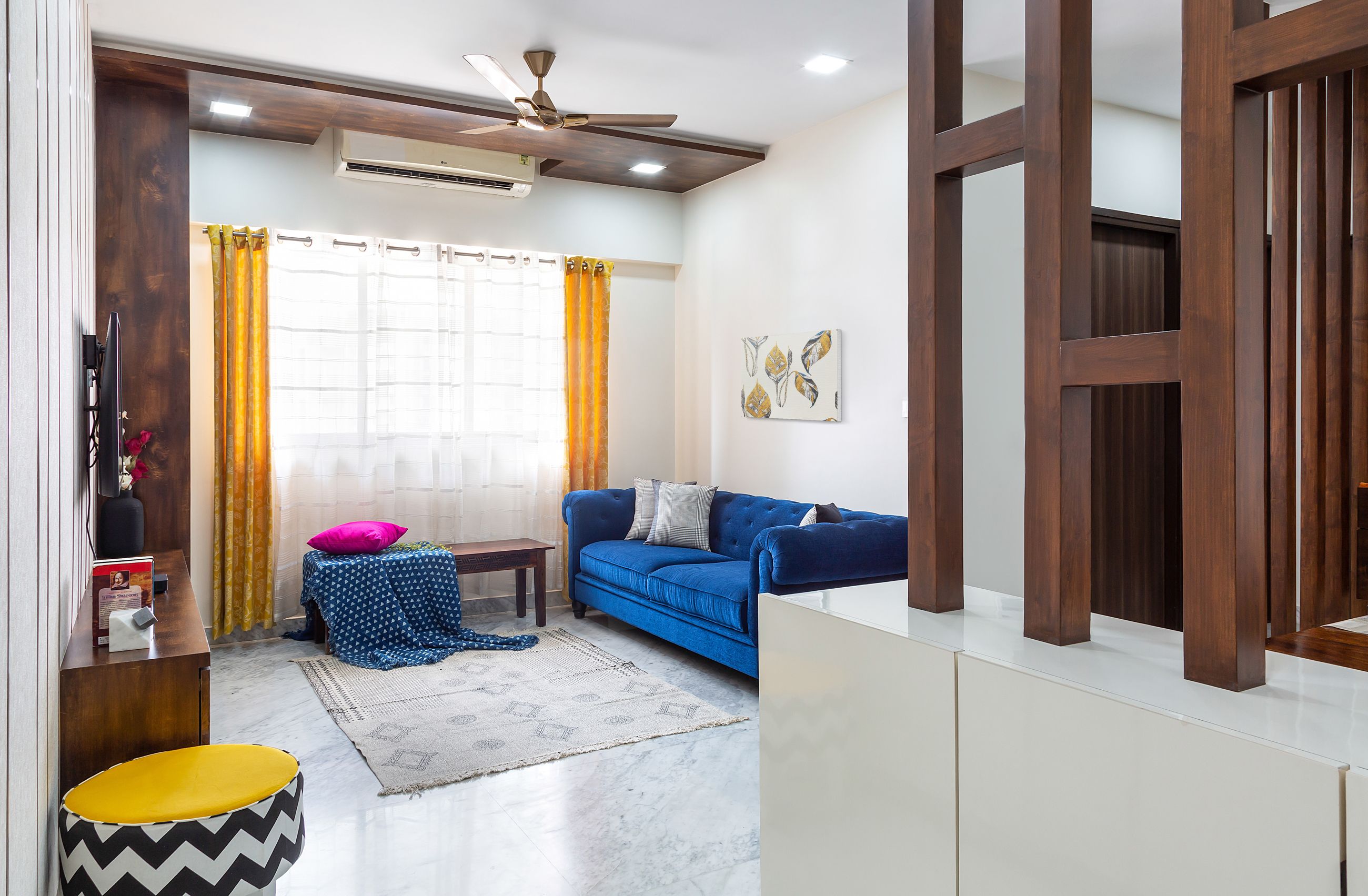 Spacious Modern Style Low Maintenance Living Room Design Photo Inspiration