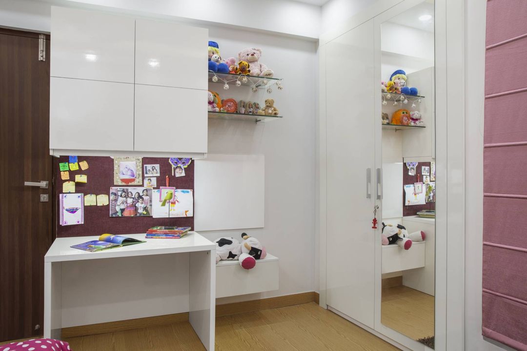 Compact Kid's Room Design With Tricolour Wallpaper | Livspace