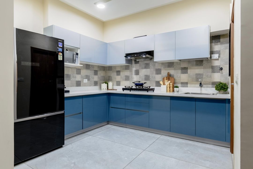 Modern Kitchen Design With Designer Tiles | Livspace